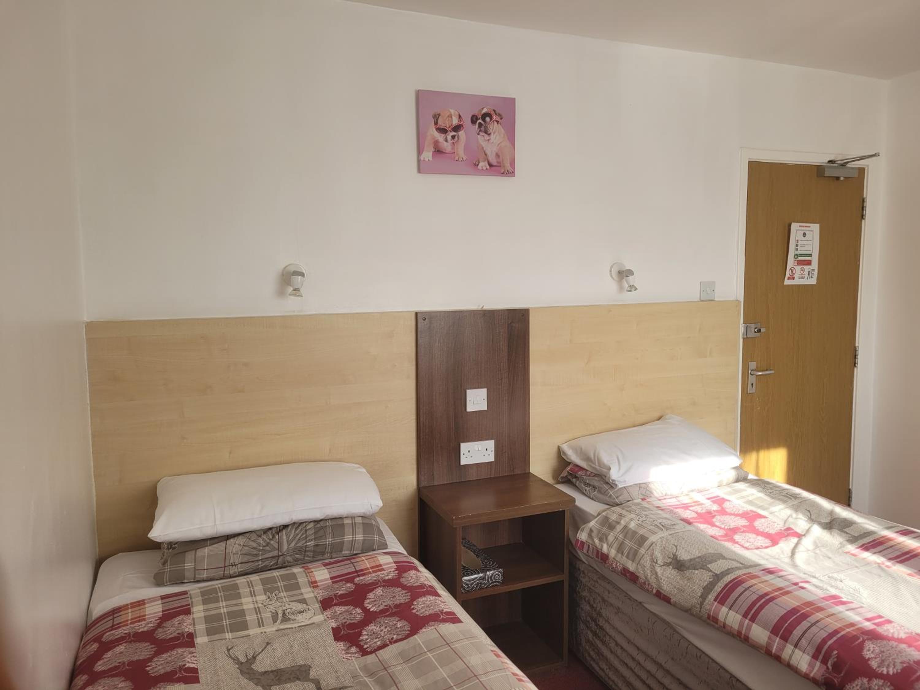Superior Twin En-suite Room - Photo 4