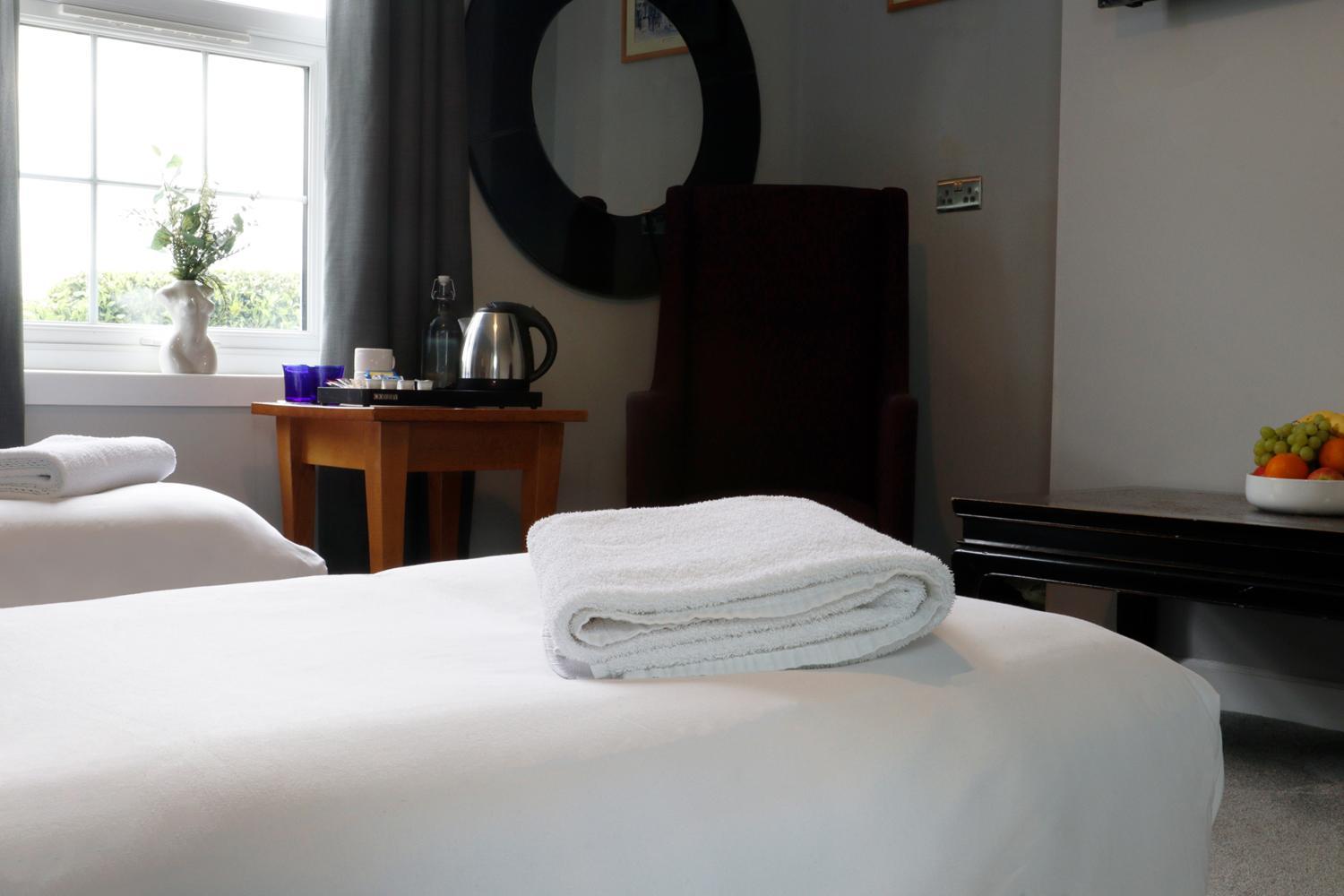 Lazy Twin (Private bathroom - Upstairs) - Photo 2