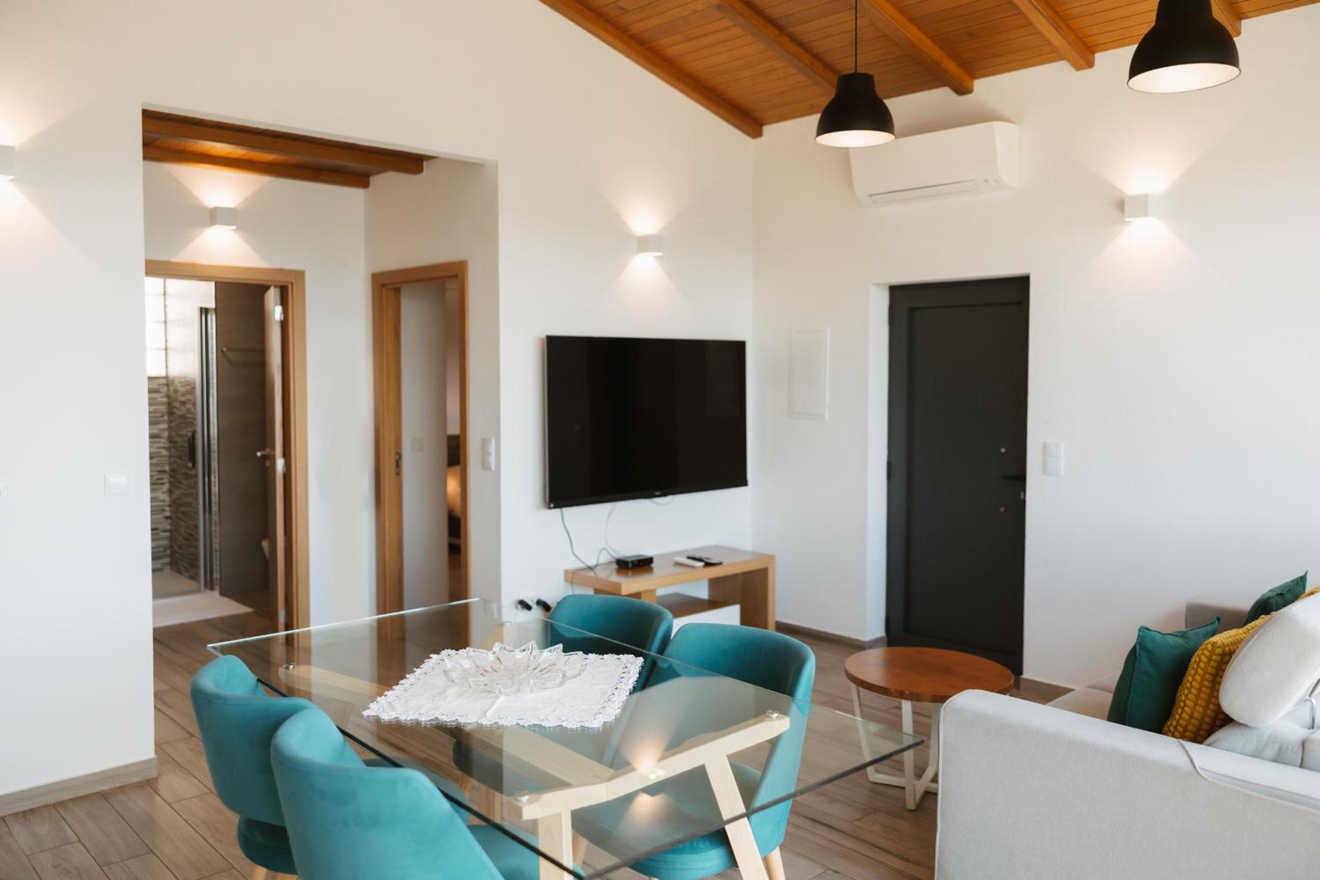 Two-Bedroom House - Photo 23
