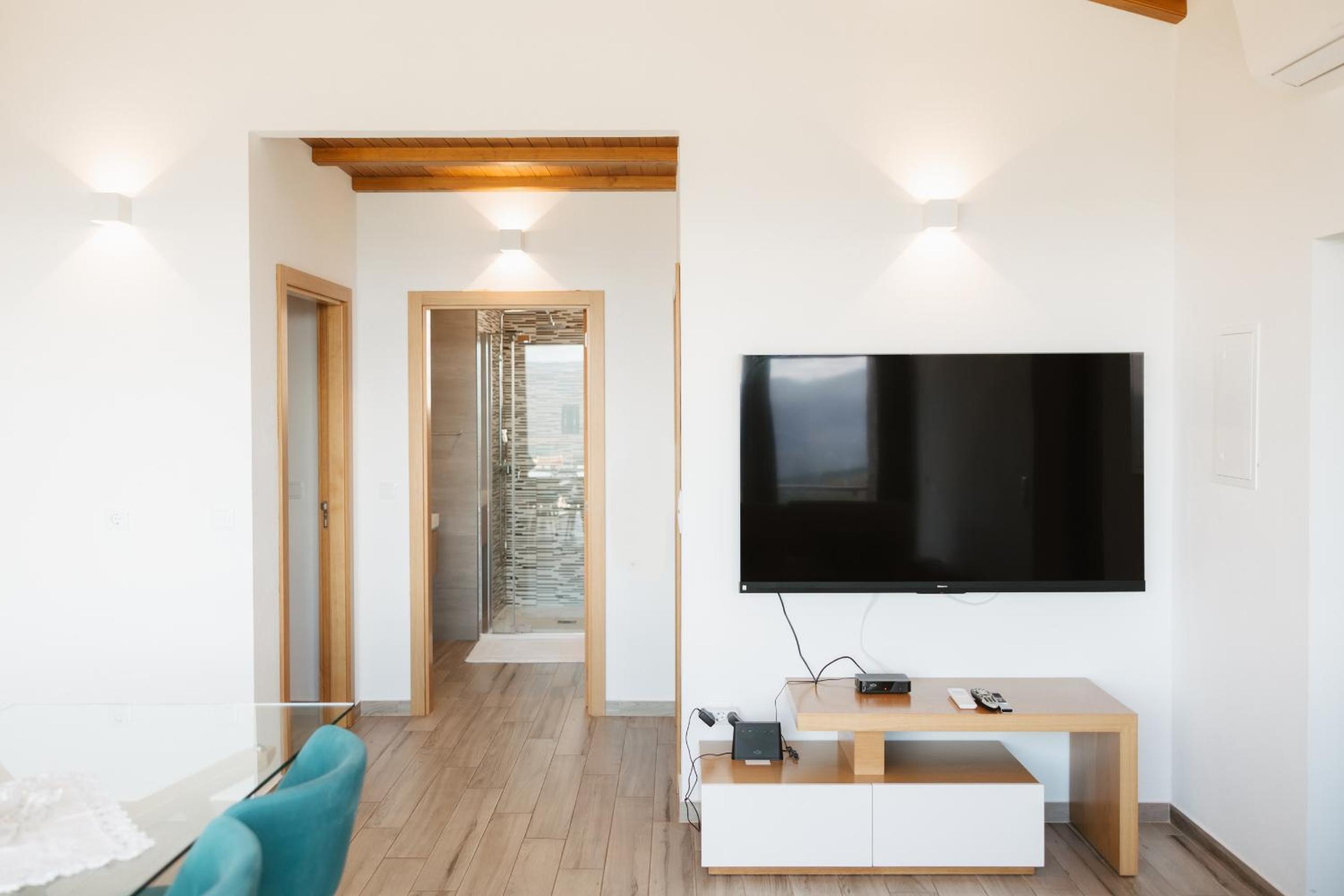 Two-Bedroom House - Photo 19
