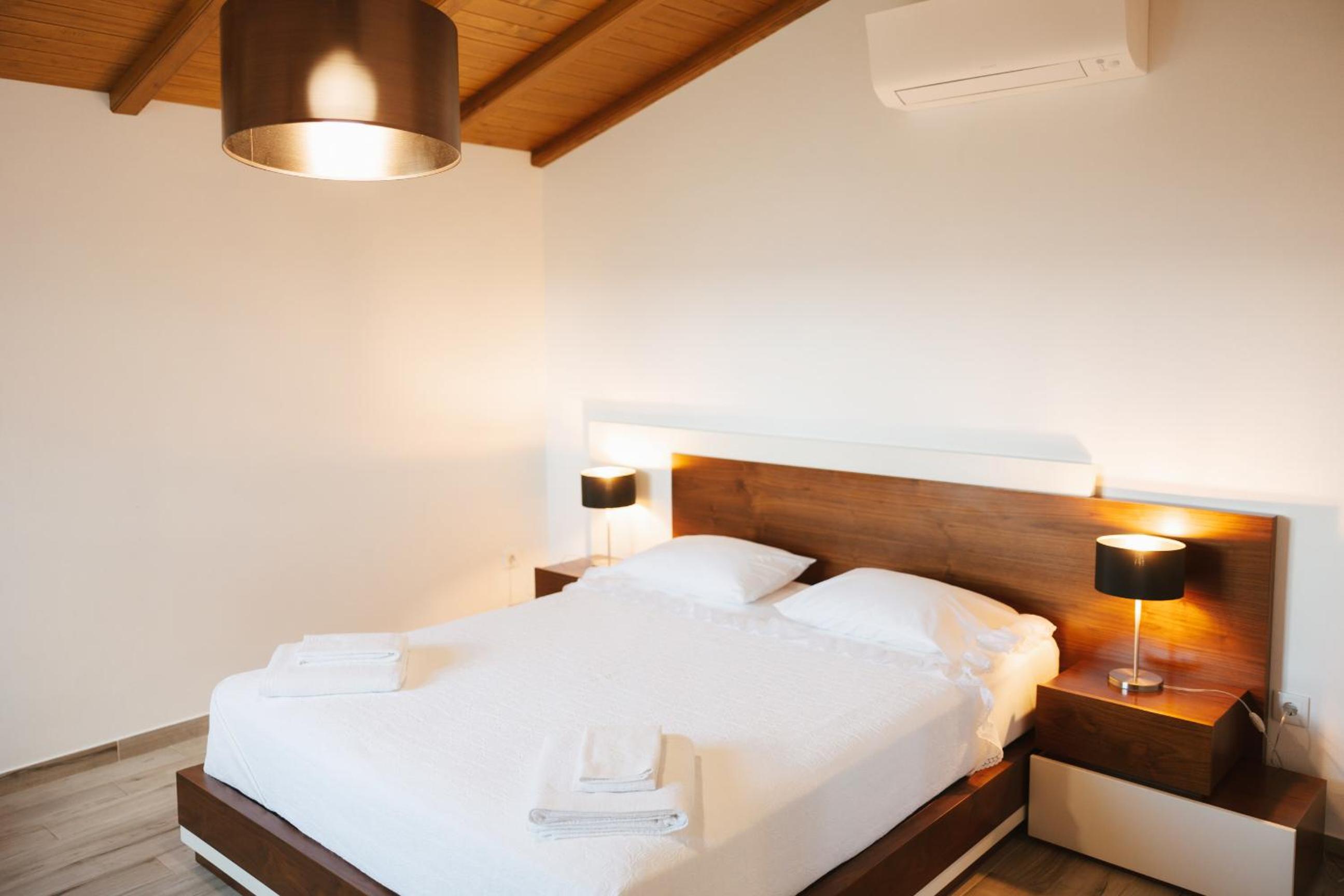 Two-Bedroom House - Photo 9