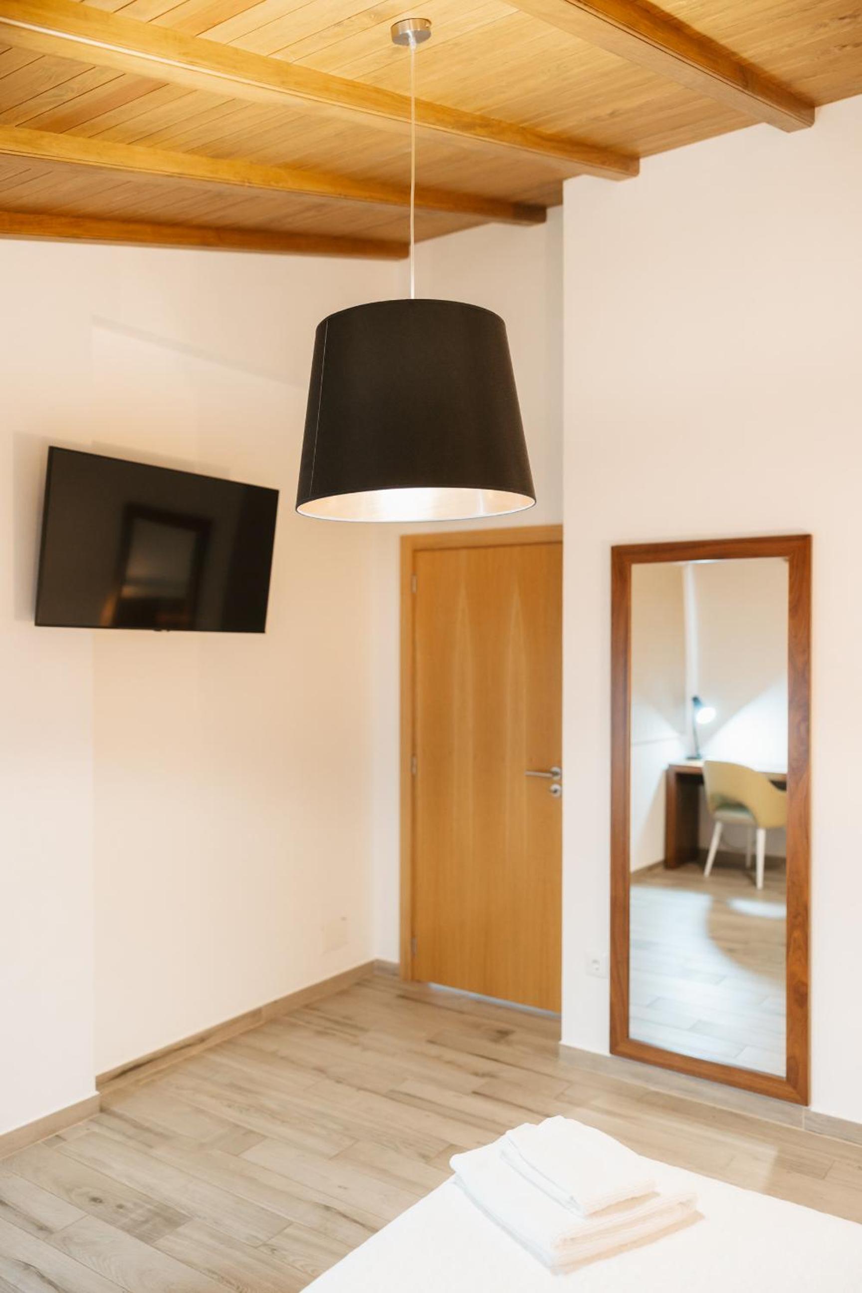 Two-Bedroom House - Photo 3