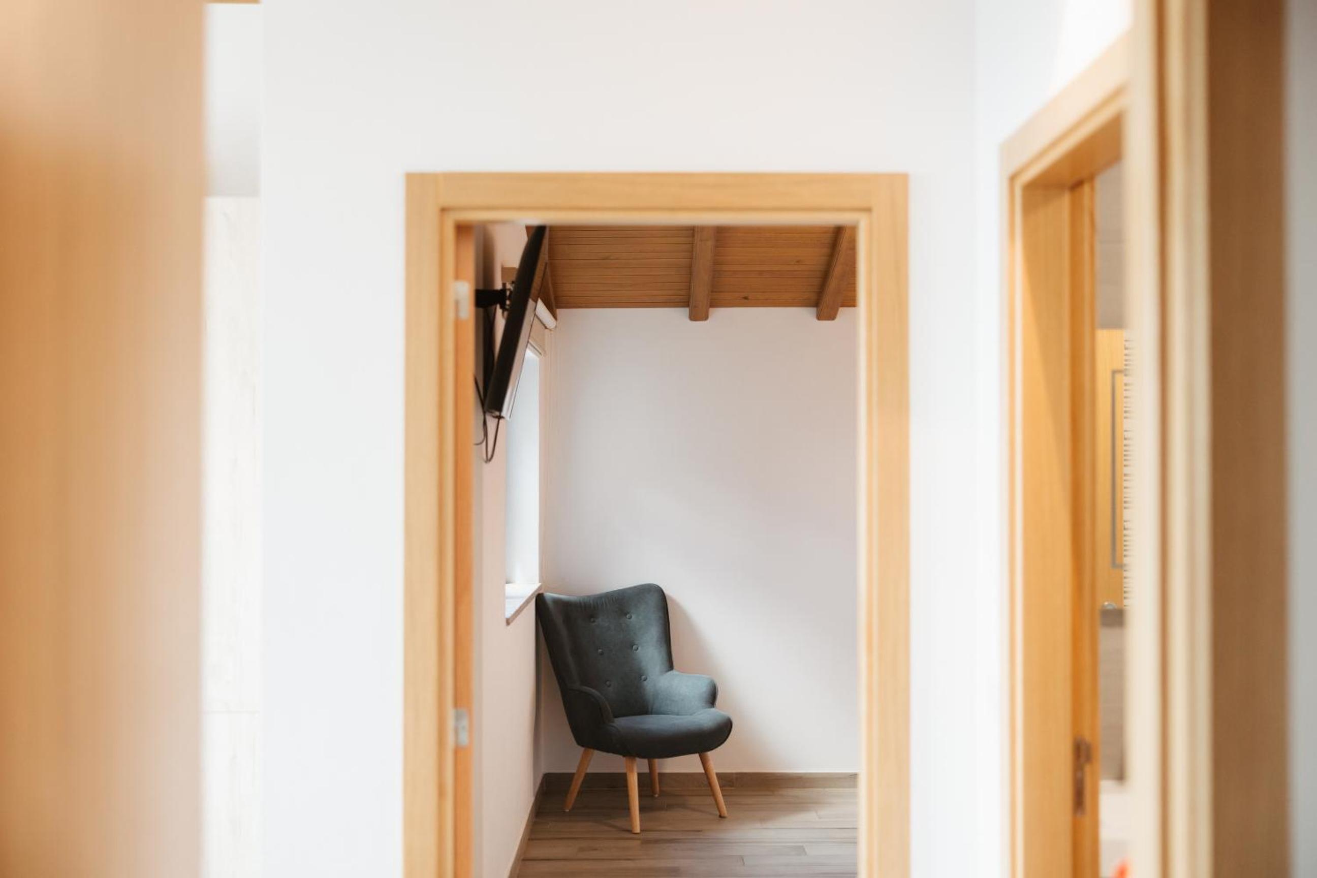 Two-Bedroom House - Photo 2