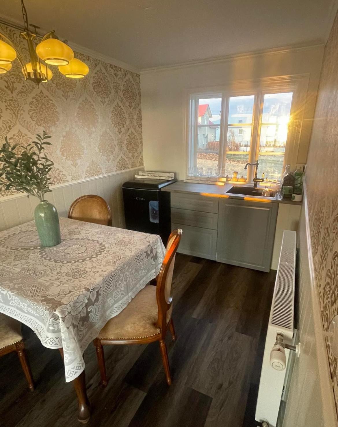 Apartment with View and Balcony - Photo 3