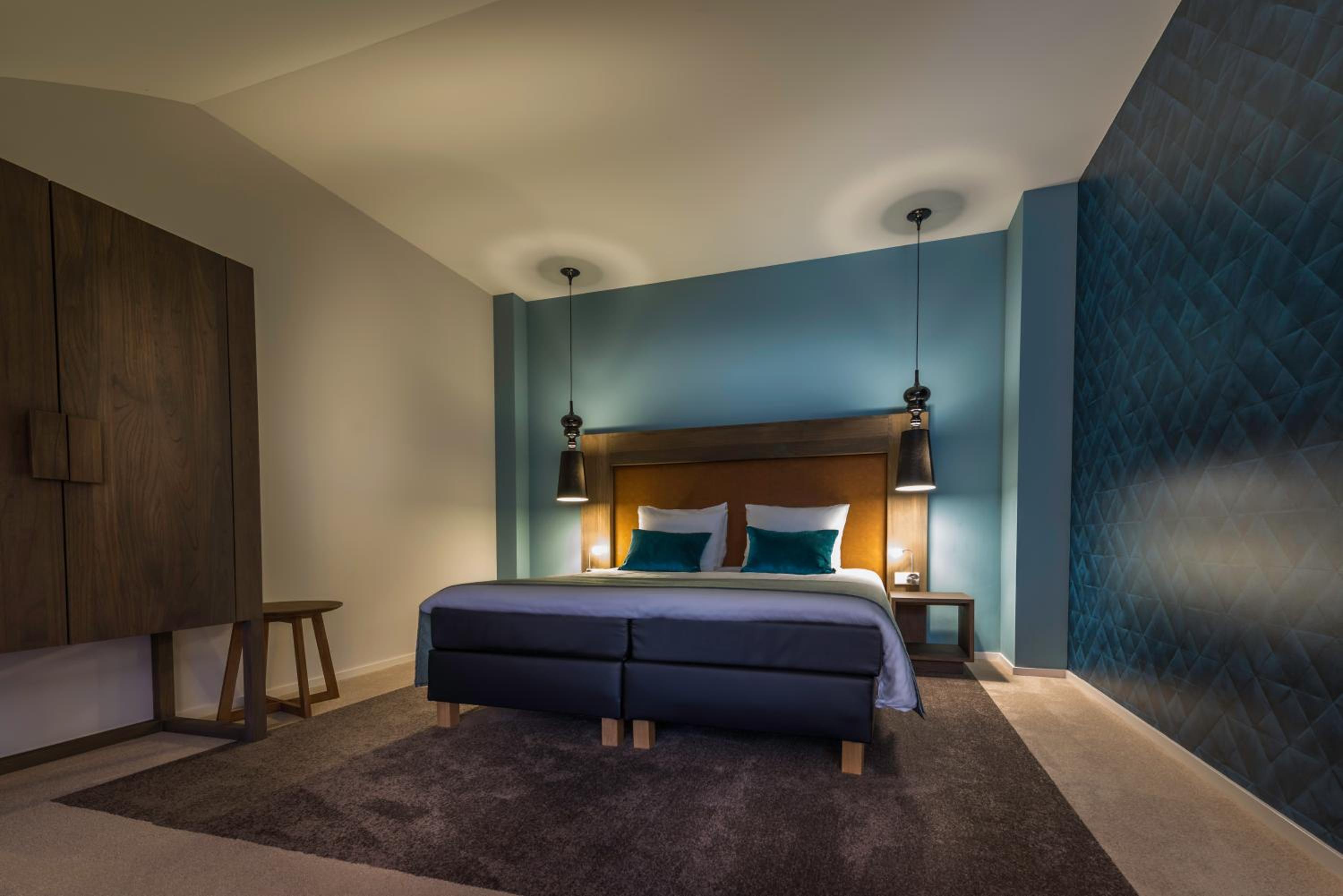 Suite with View - Photo 8