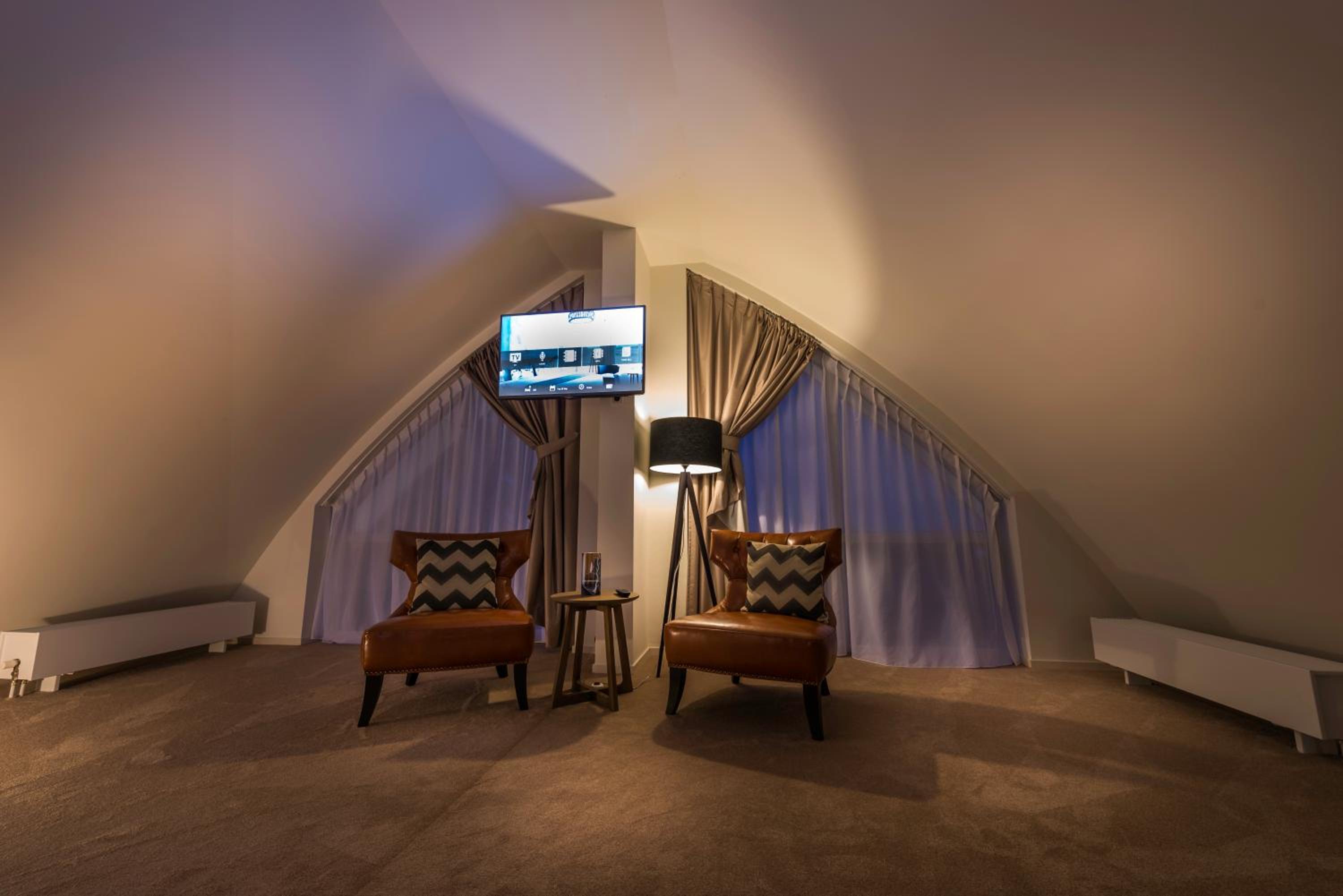 Suite with View - Photo 9
