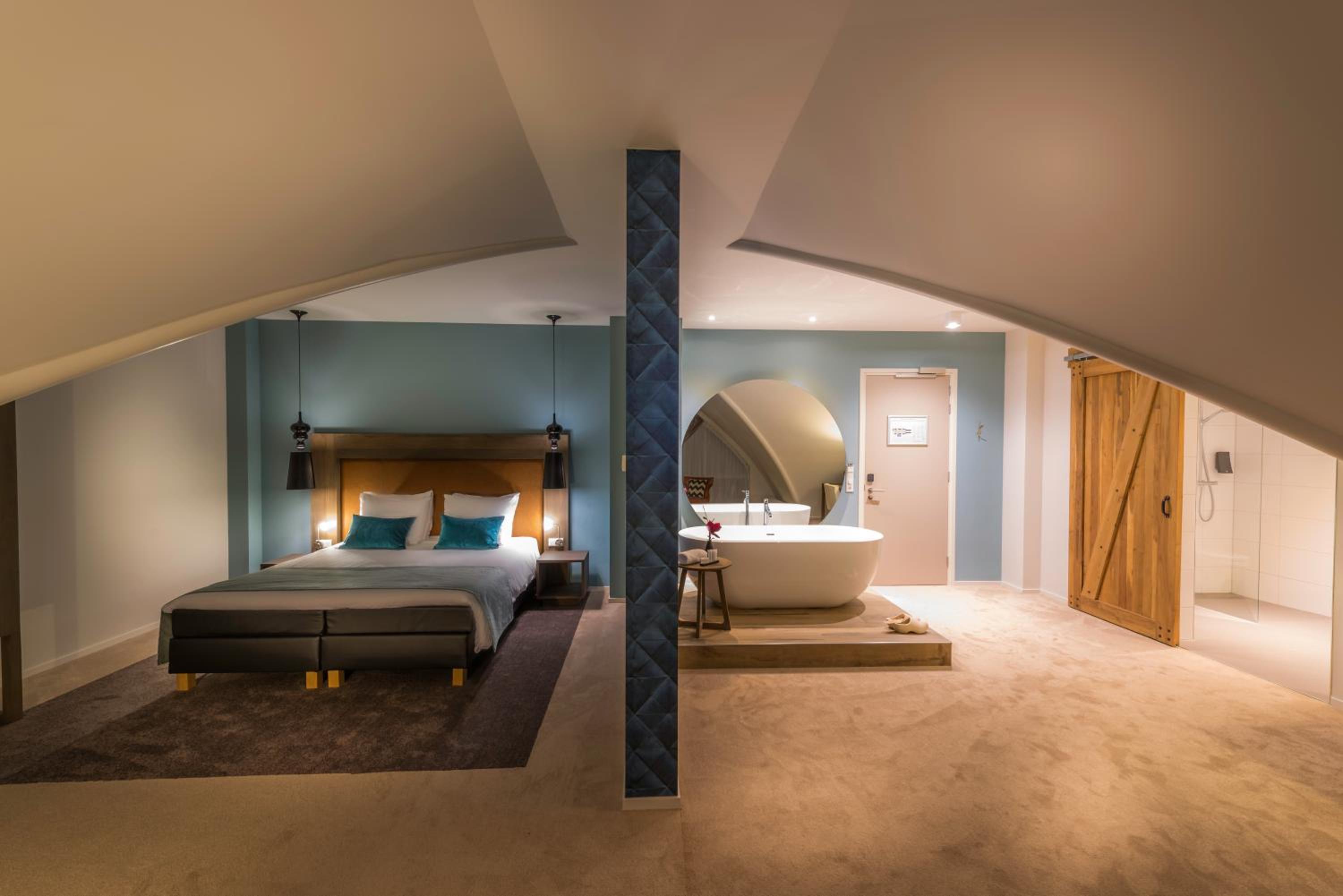 Suite with View - Photo 1