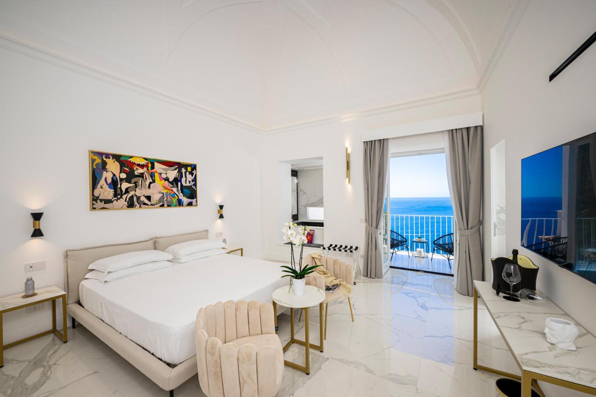 Deluxe Double Room with Balcony and Sea View