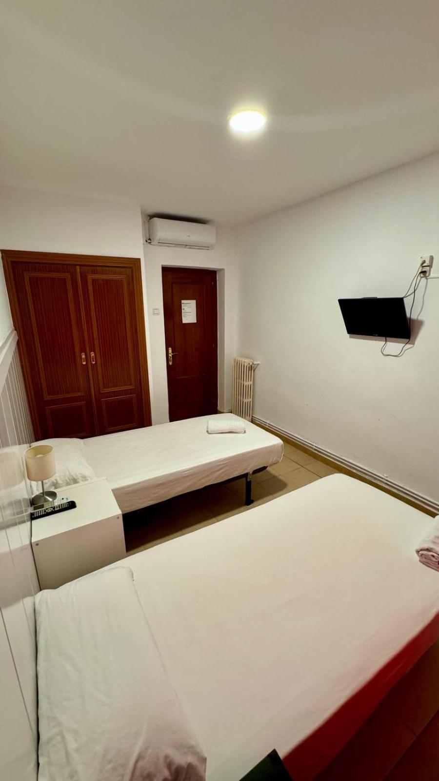 Twin Room with Shared Bathroom photo 2