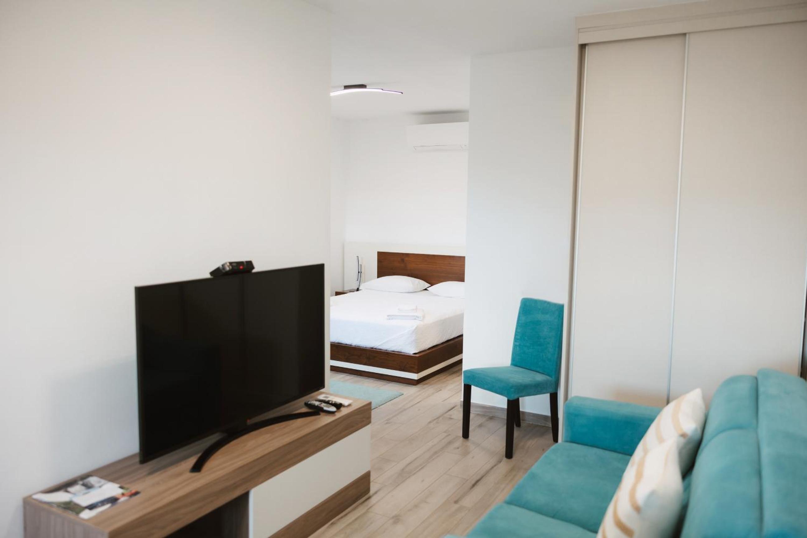 One-Bedroom House - Photo 4