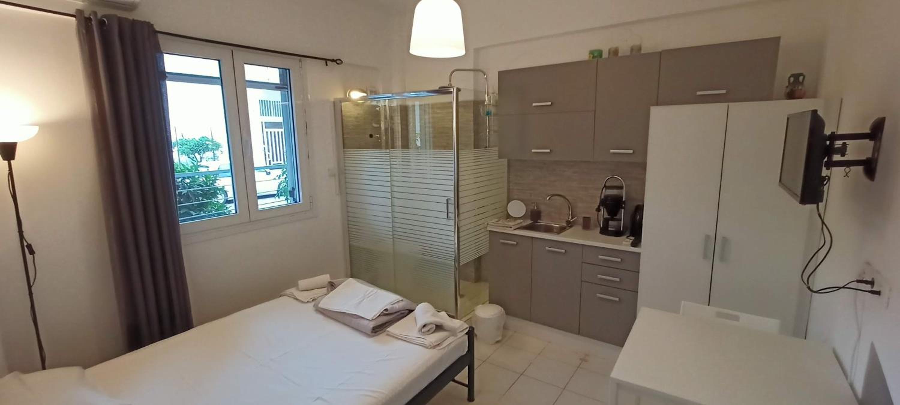 One-Bedroom Apartment photo 1