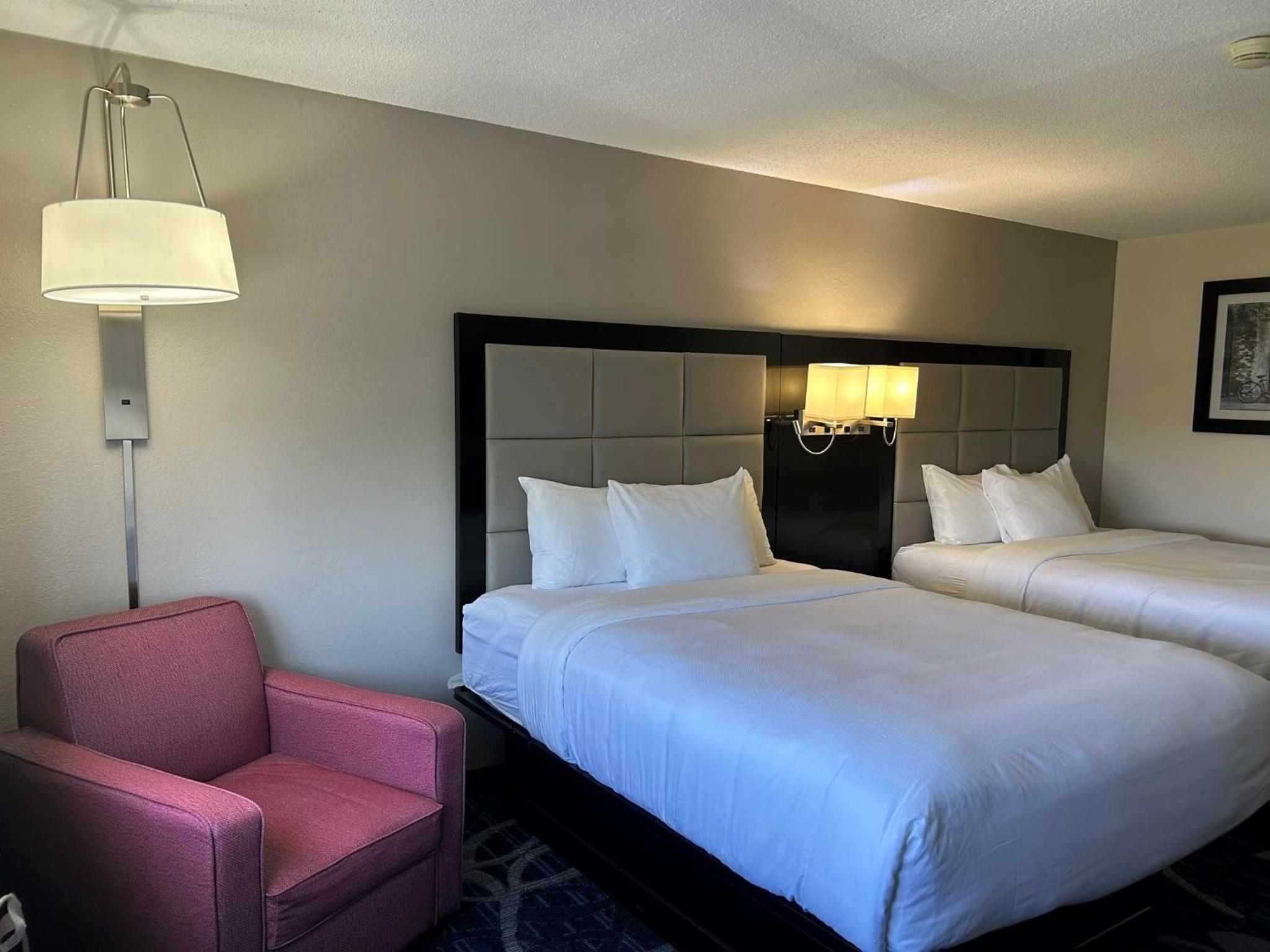 Standard Queen Room with Two Queen Beds - Non Smoking  - Photo 2