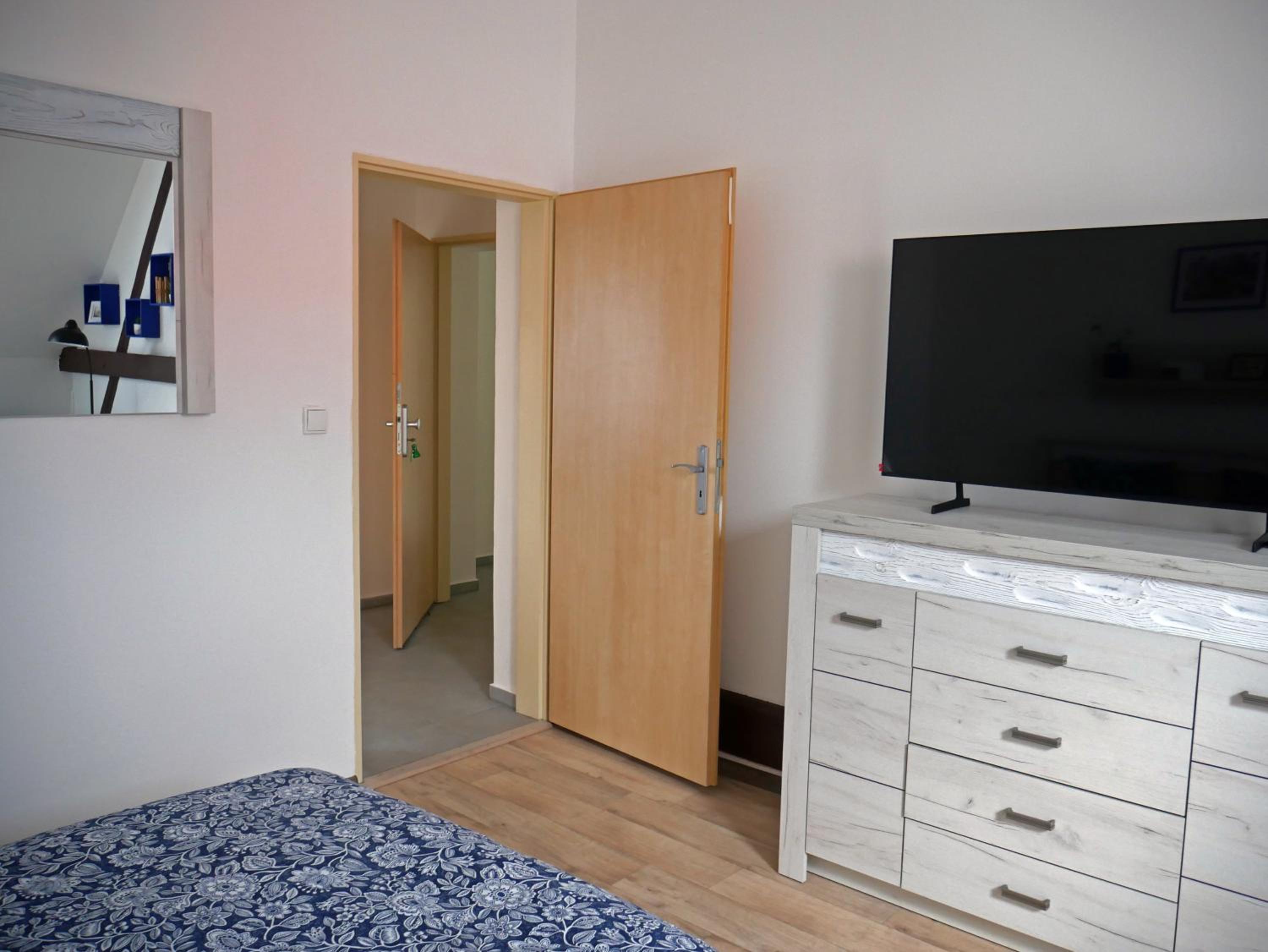 Double Room with Balcony - Photo 3