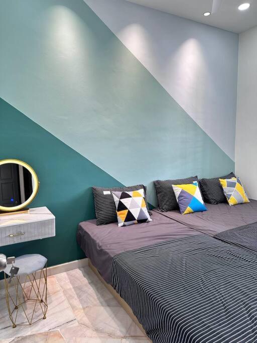 Four-Bedroom House photo 3
