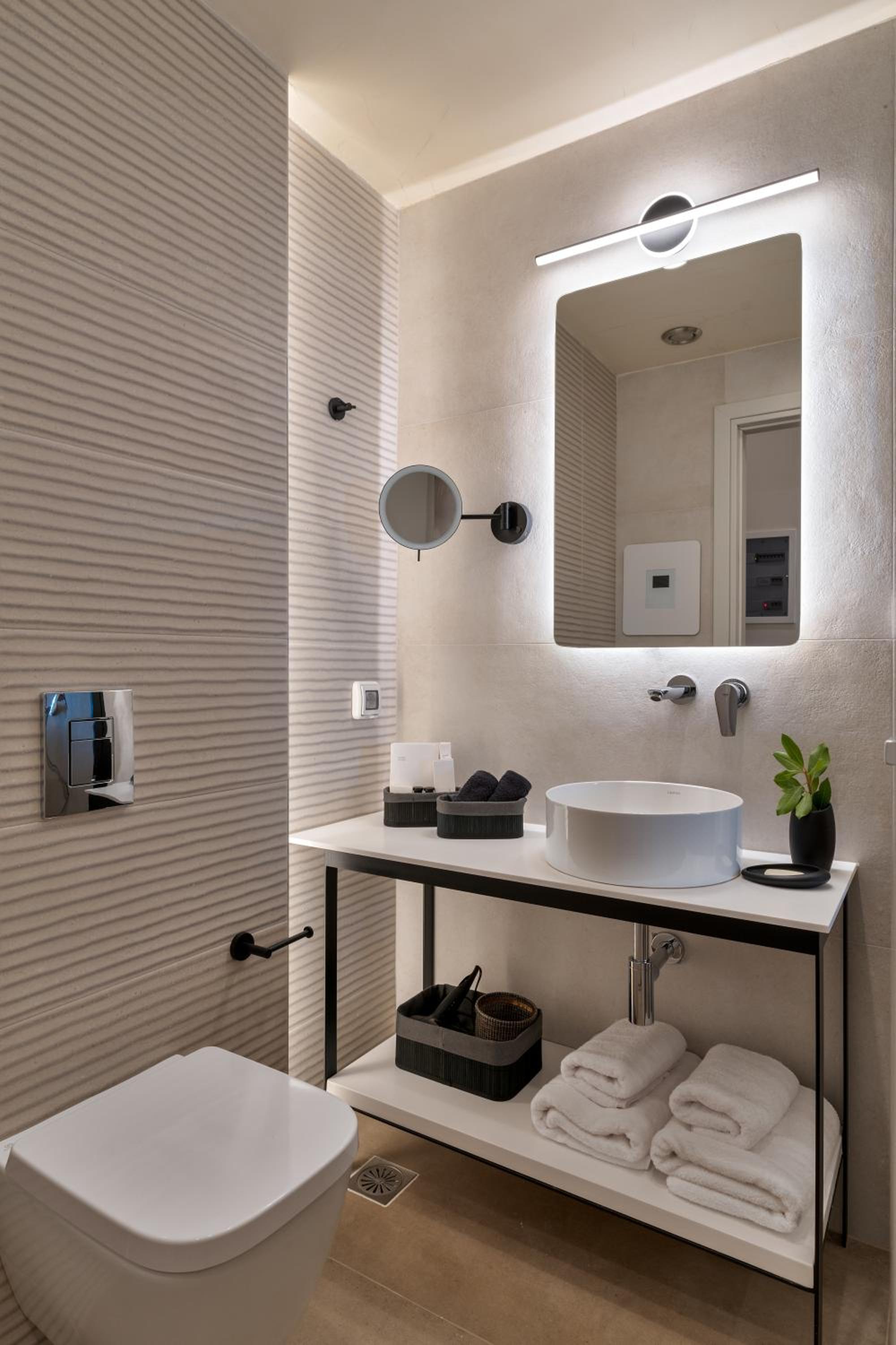 Deluxe Double Room with Balcony and Sea View - Photo 14
