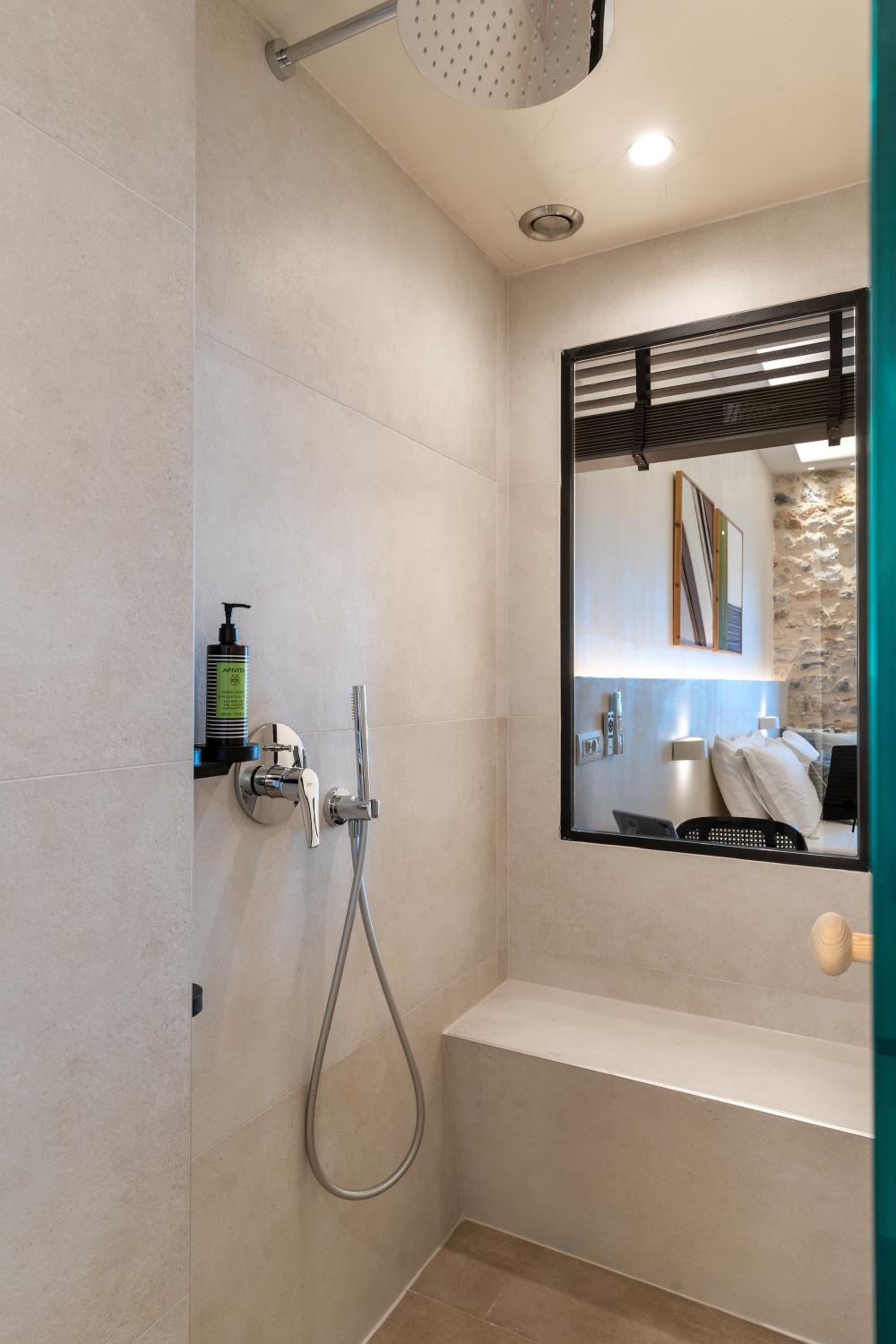 Deluxe Double Room with Balcony and Sea View - Photo 6