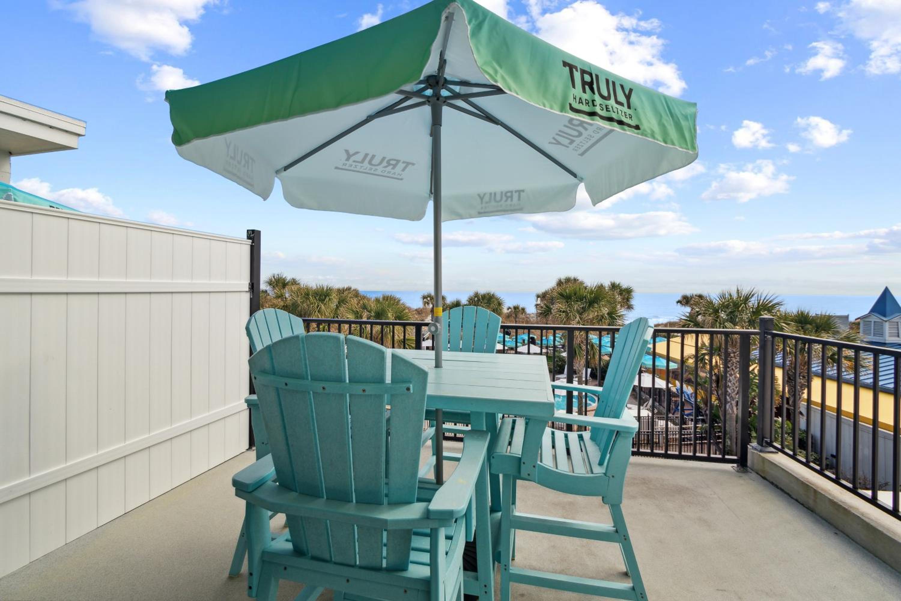Third Floor - Oceanfront Suite One King and One Double photo 2