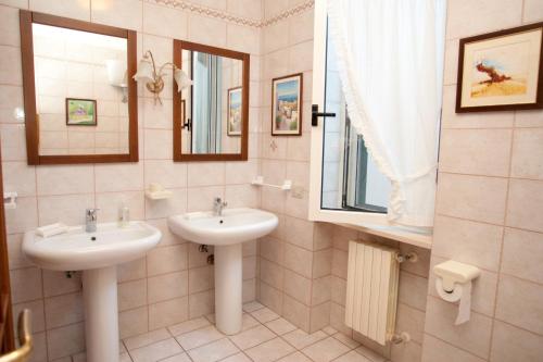 Two-Bedroom House photo 3