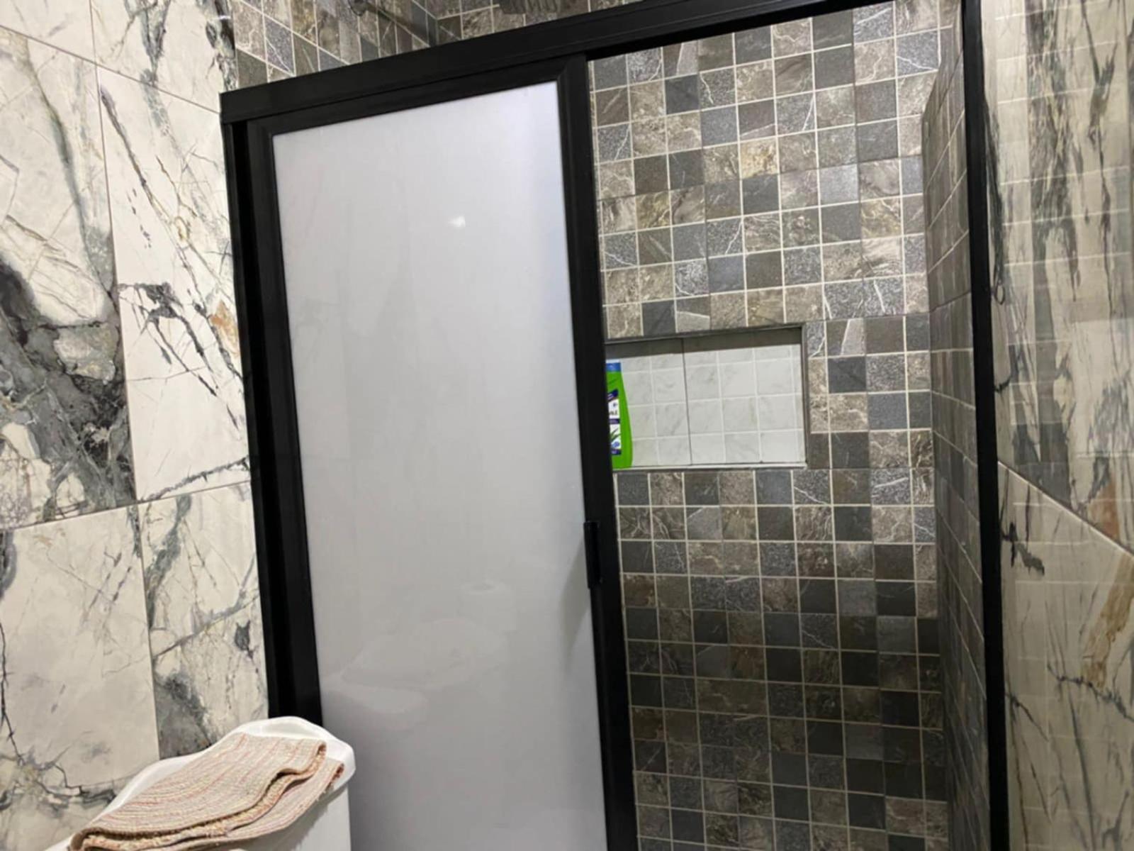 Family Room with Private Bathroom photo 2
