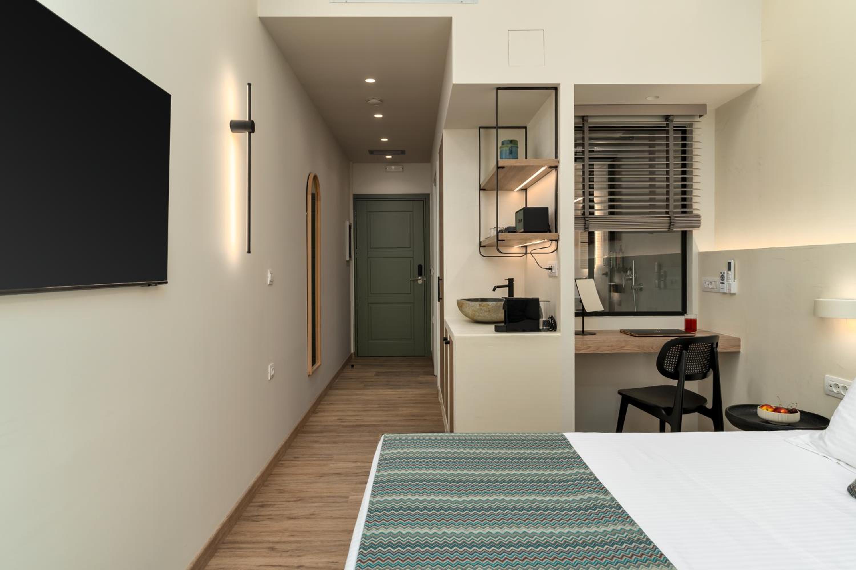 Deluxe Double Room with Balcony and Sea View - Photo 5