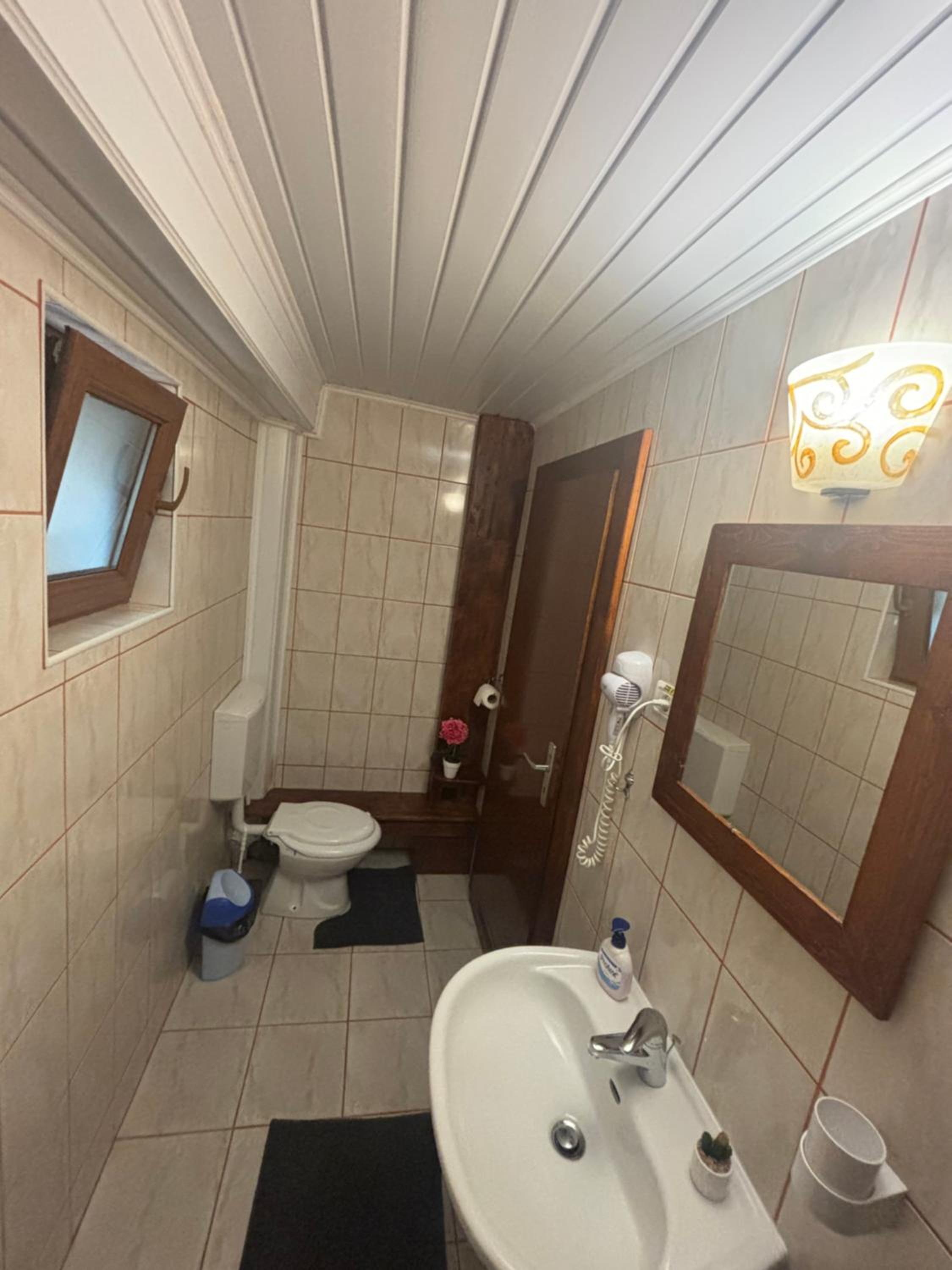 Double Room with Private Bathroom - Photo 11