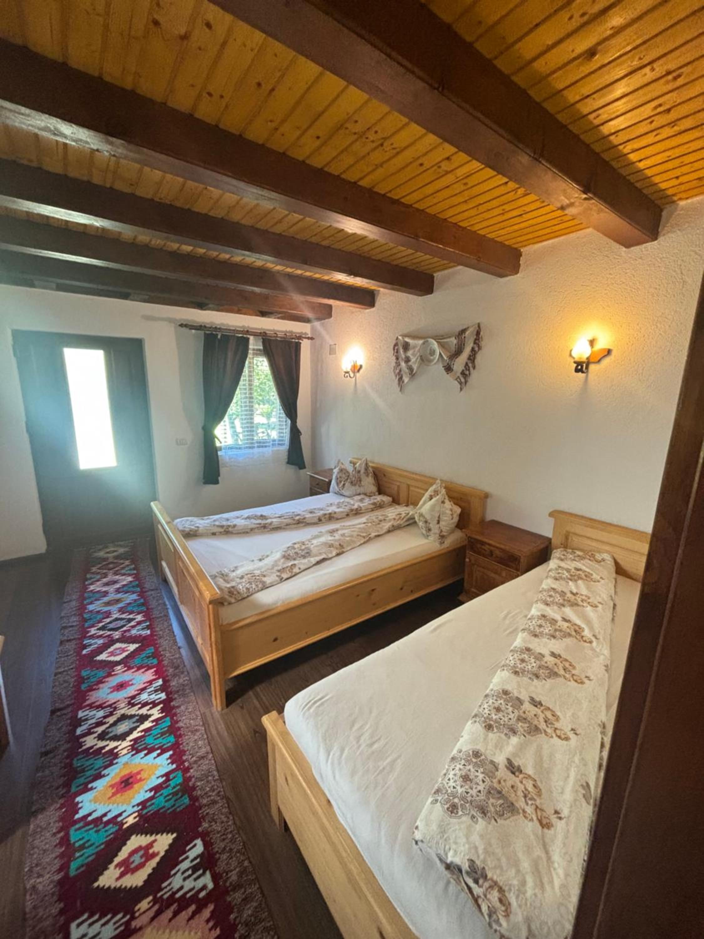 Double Room with Private Bathroom - Photo 1