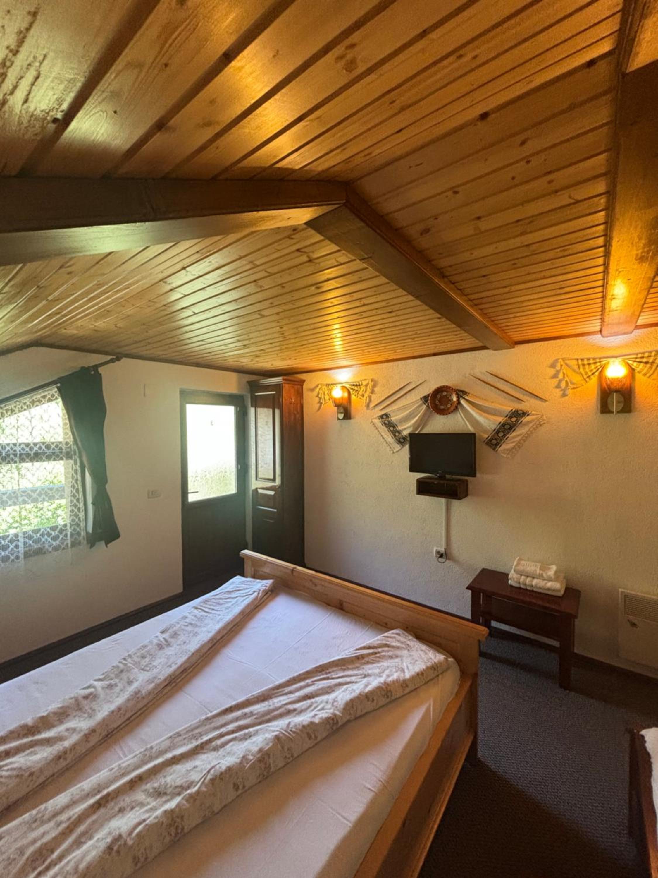 Double Room with Private Bathroom - Photo 4