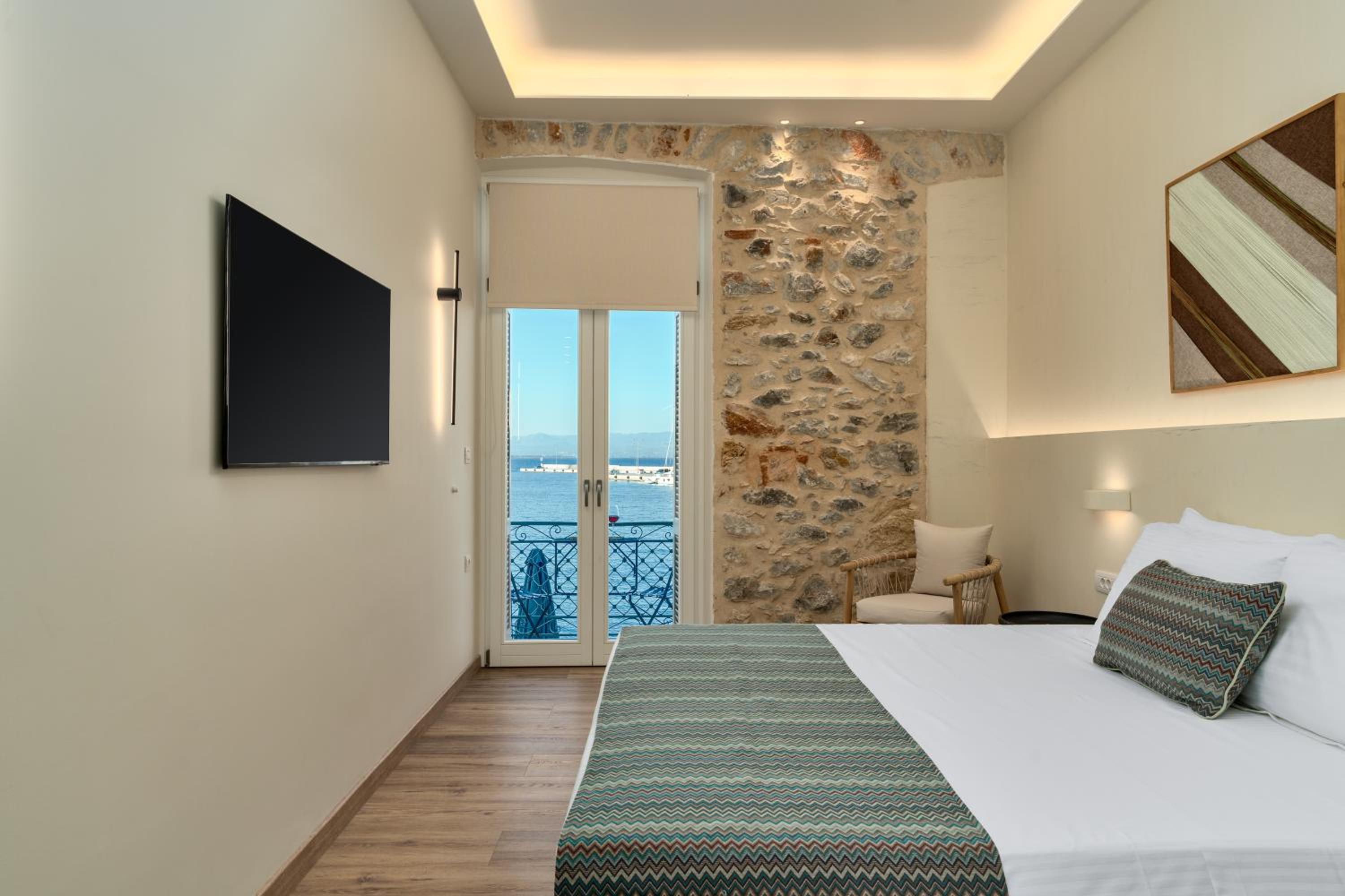 Deluxe Double Room with Balcony and Sea View - Photo 15