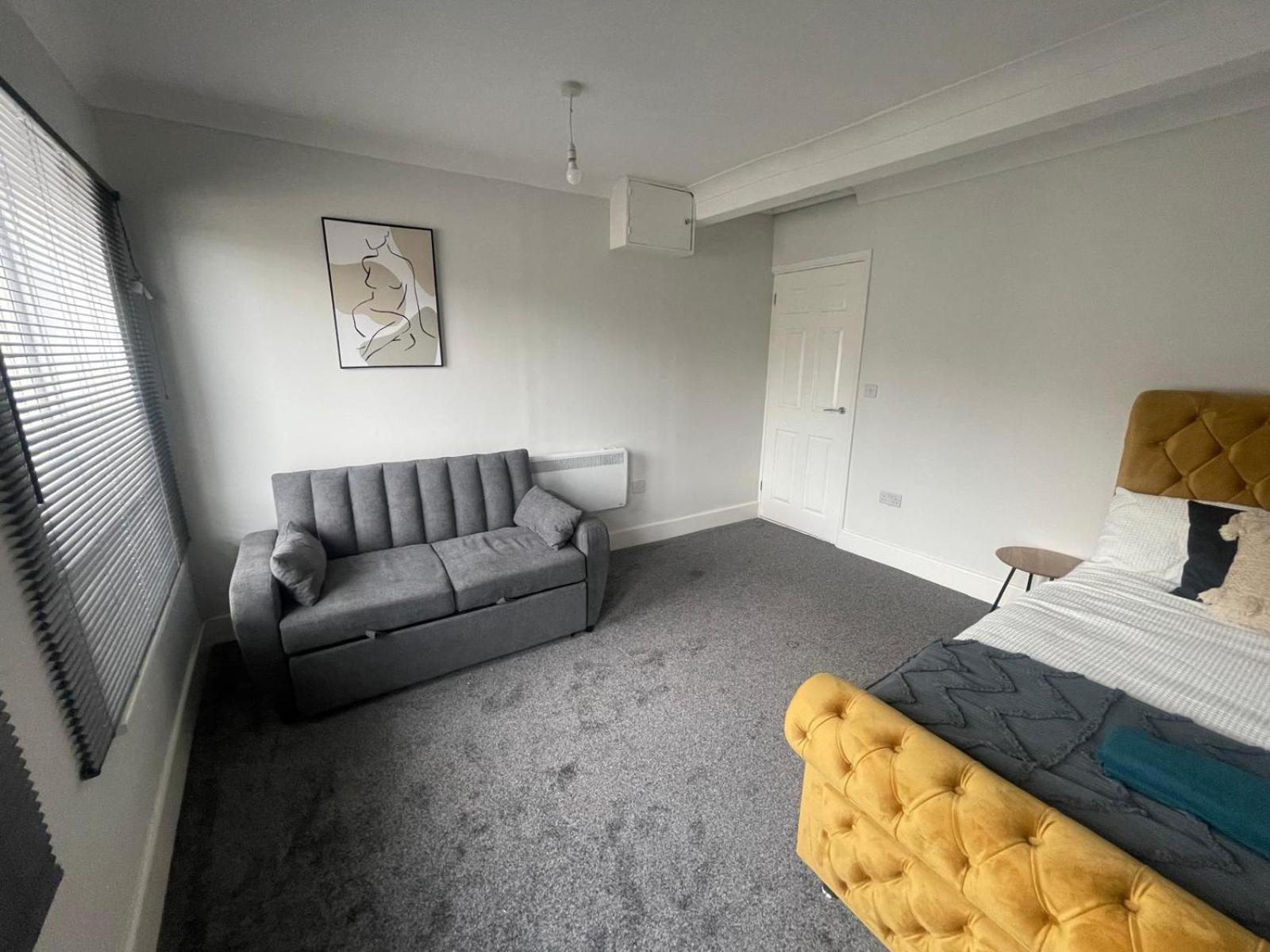Apartment photo 2