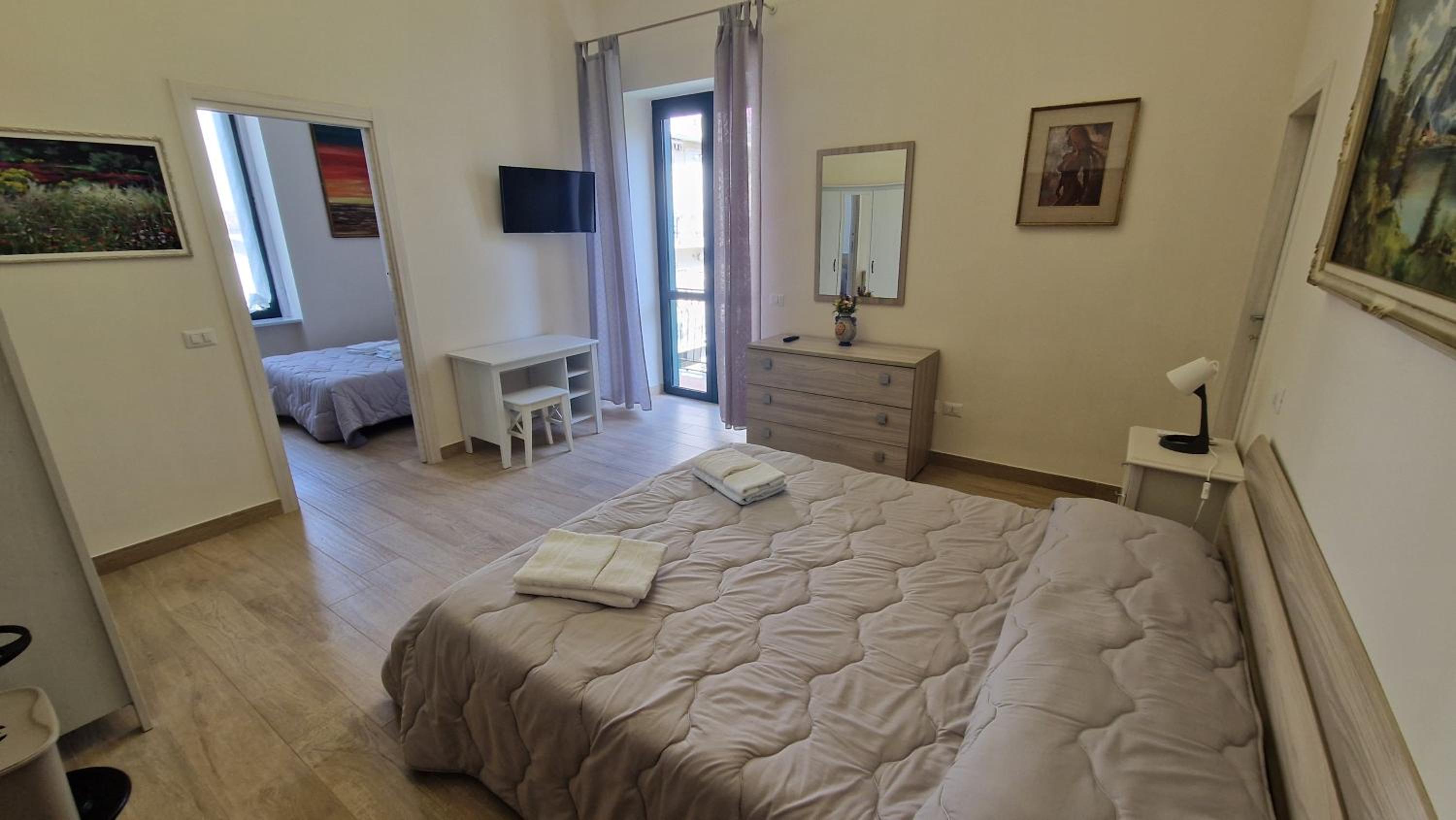 Double Room with Balcony - Photo 4