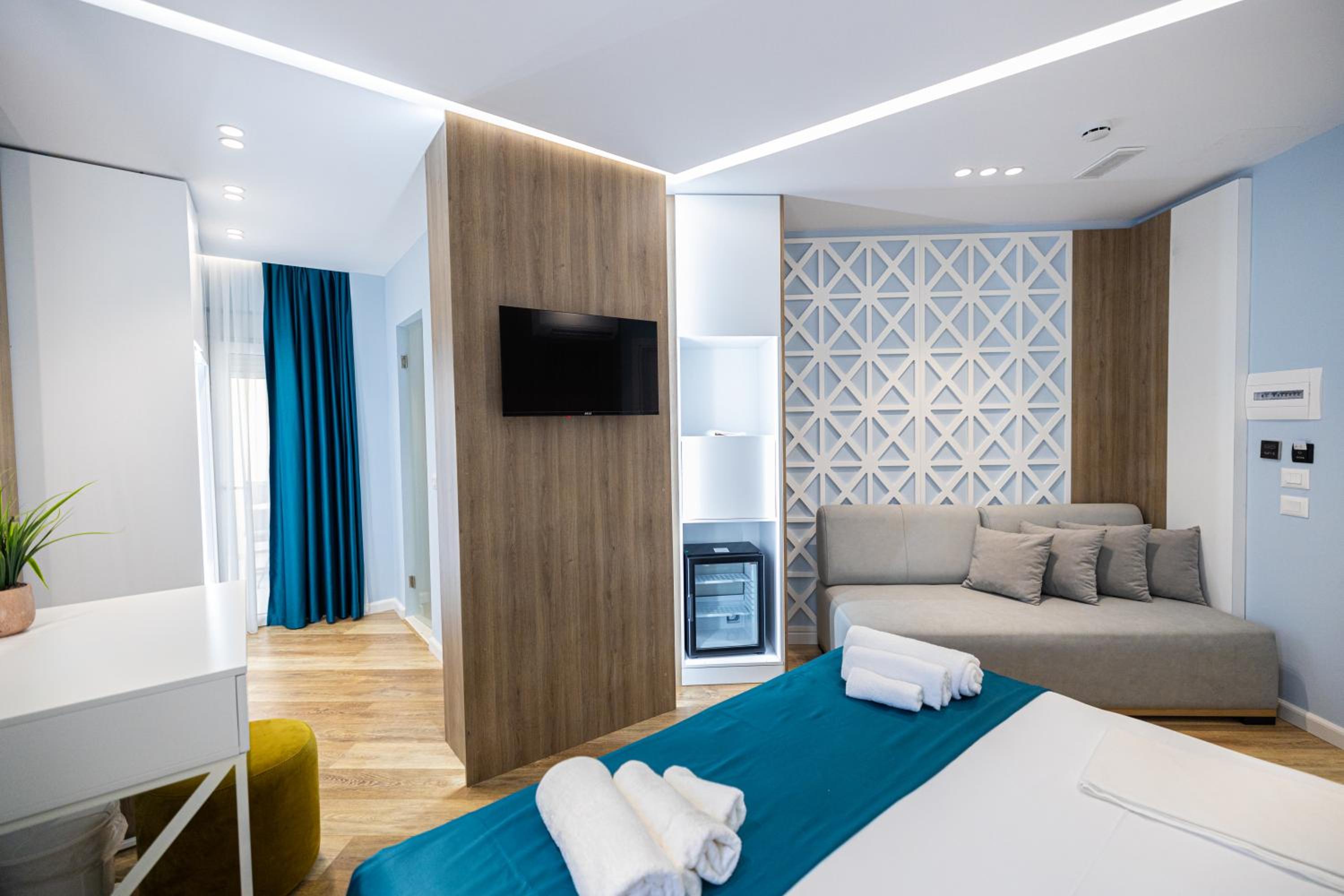 Deluxe Double Room With Balcony