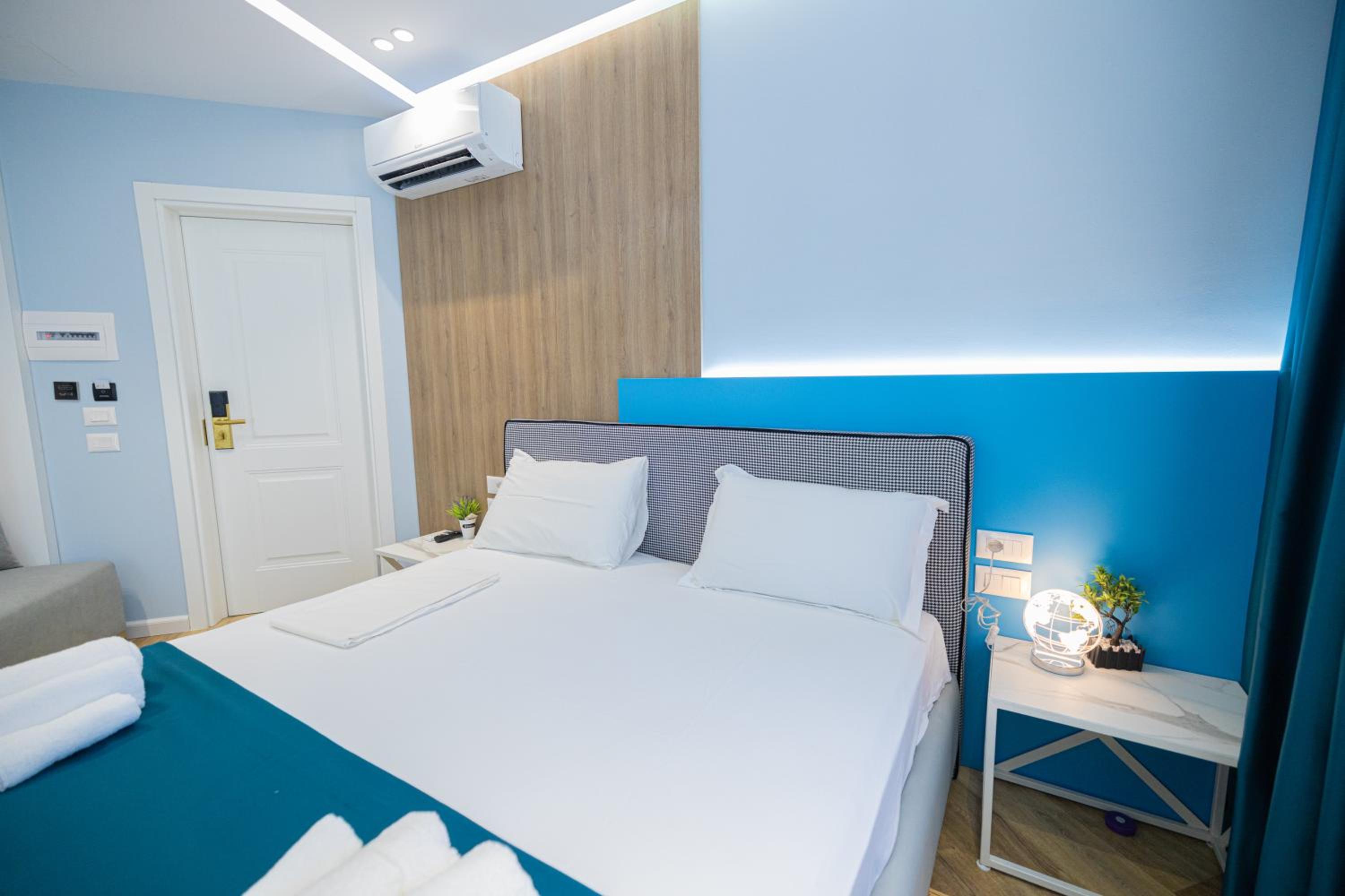 Deluxe Double Room (2 Adults + 1 Child)
