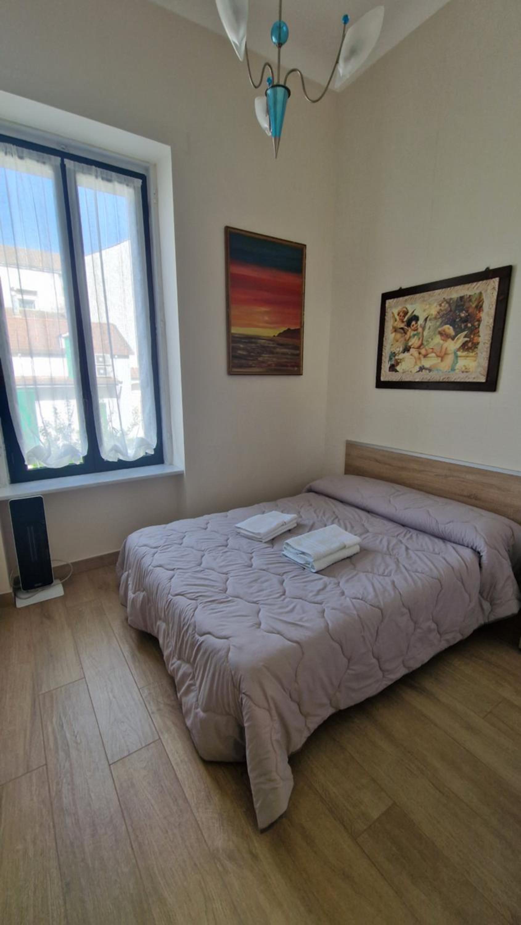 Double Room with Balcony - Photo 6