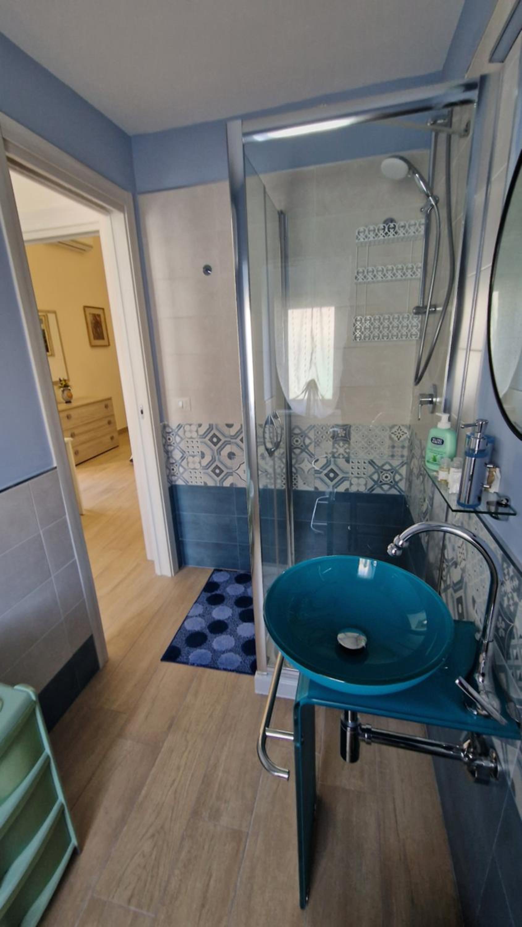 Double Room with Balcony - Photo 8