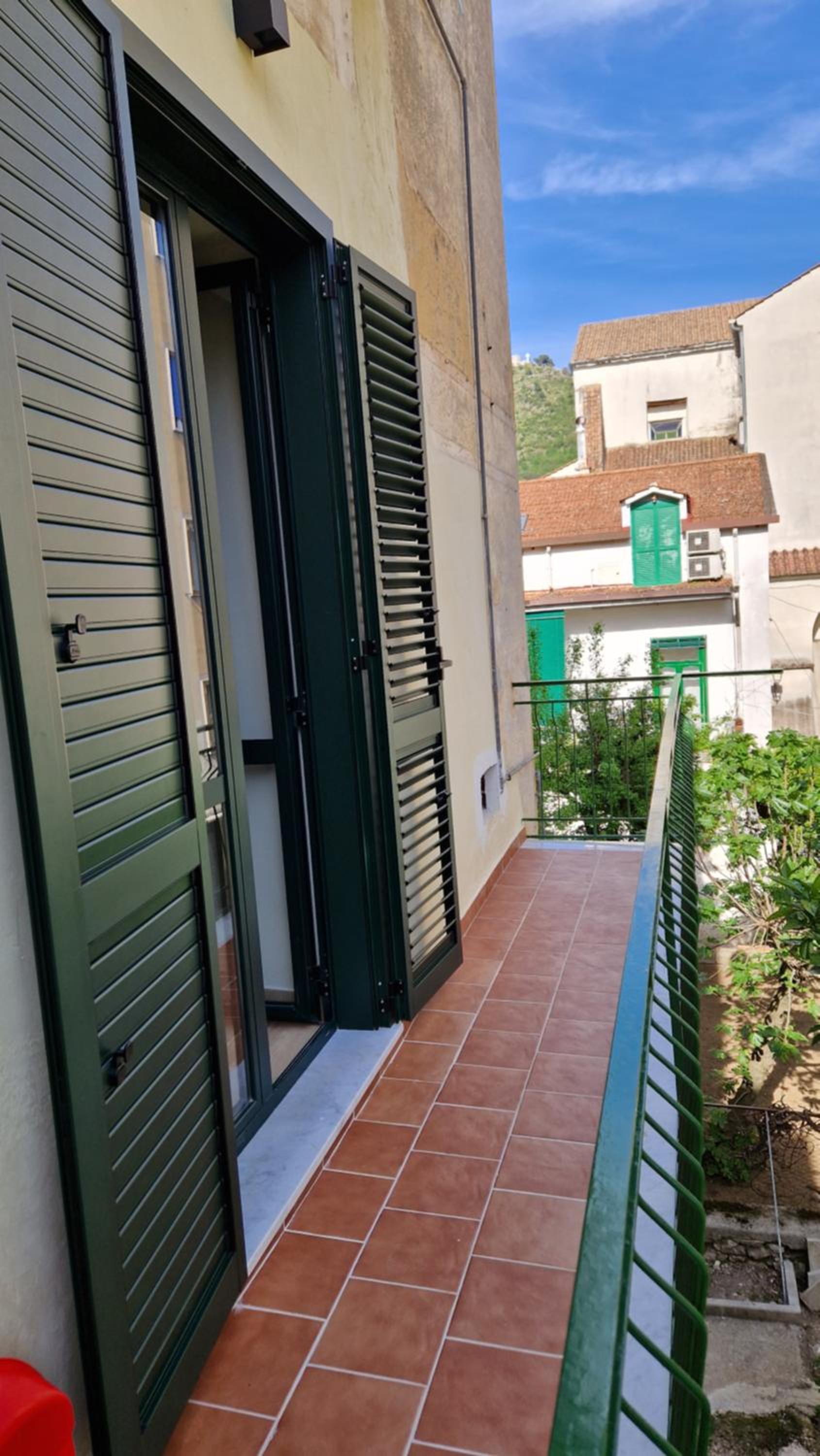 Double Room with Balcony - Photo 12