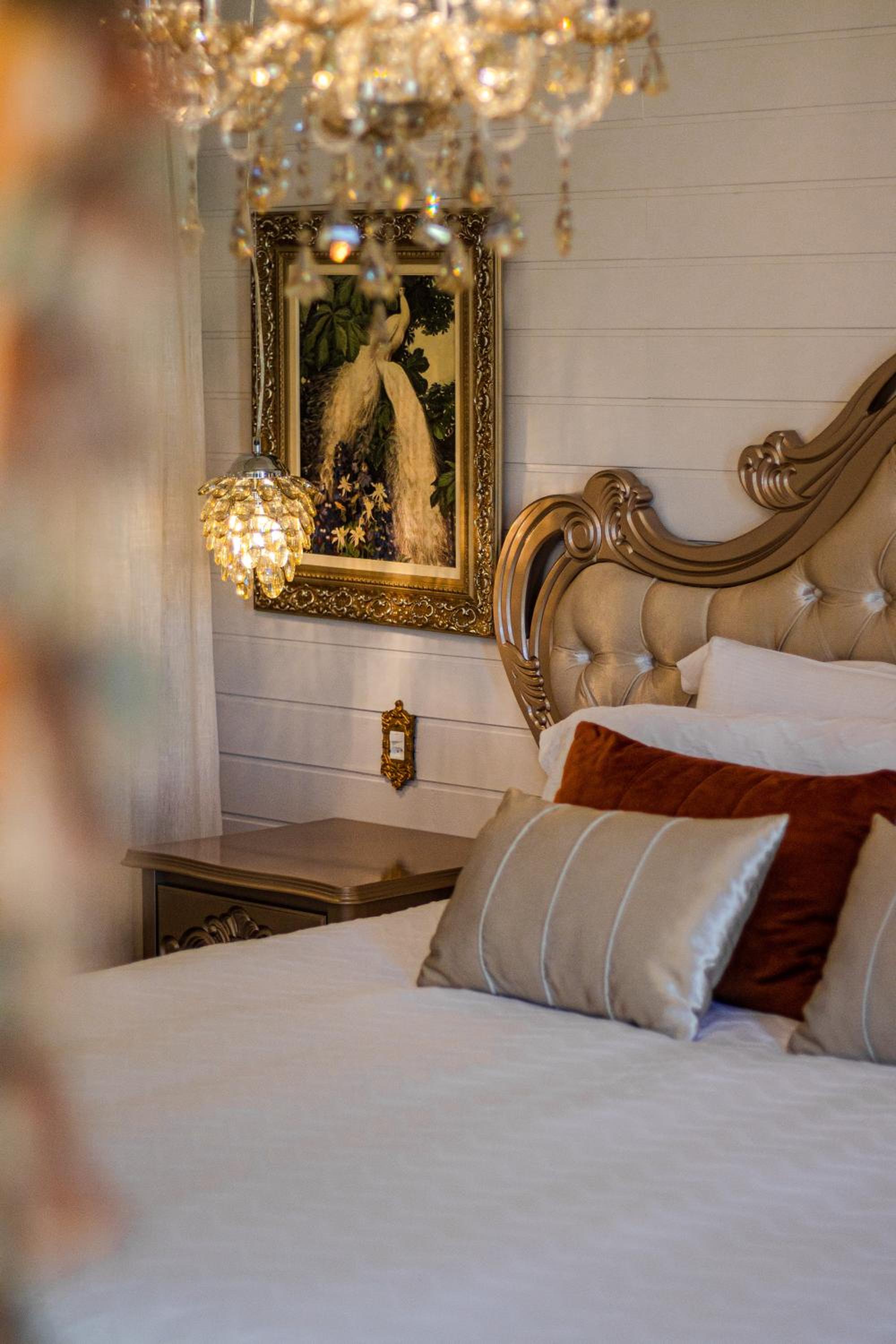 Deluxe King Suite photo 1