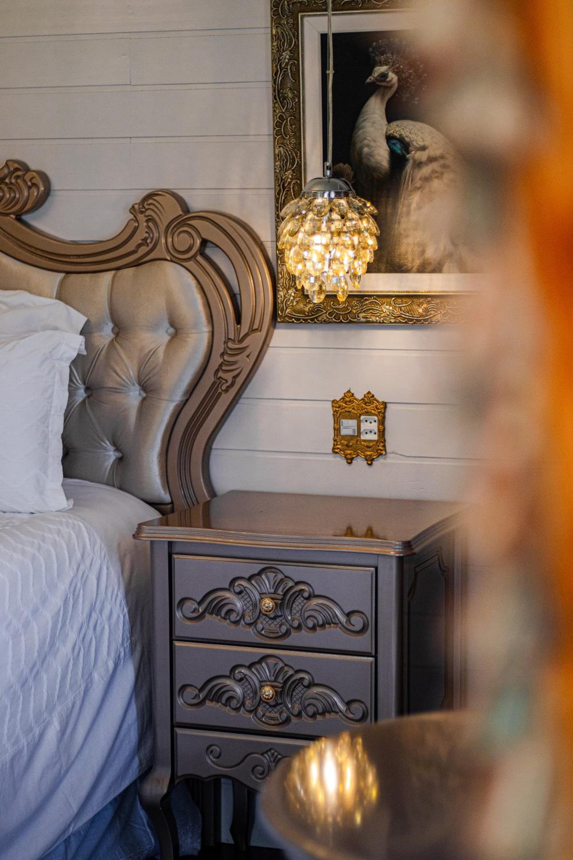Deluxe King Suite photo 2