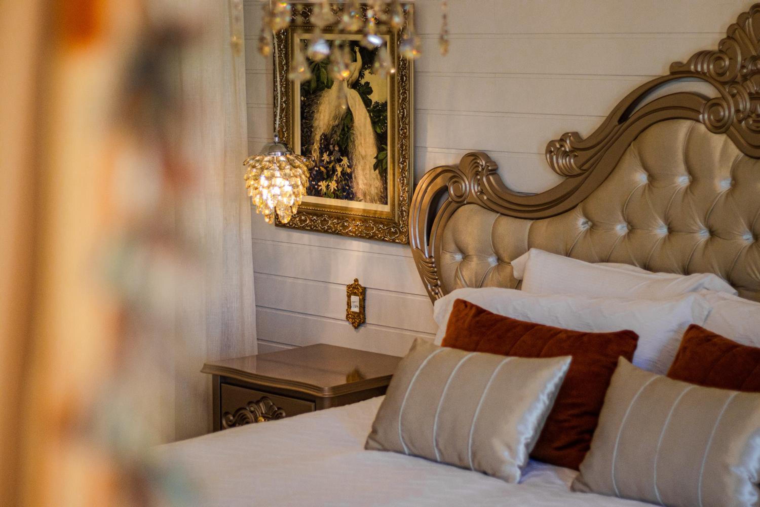 Deluxe King Suite photo 3