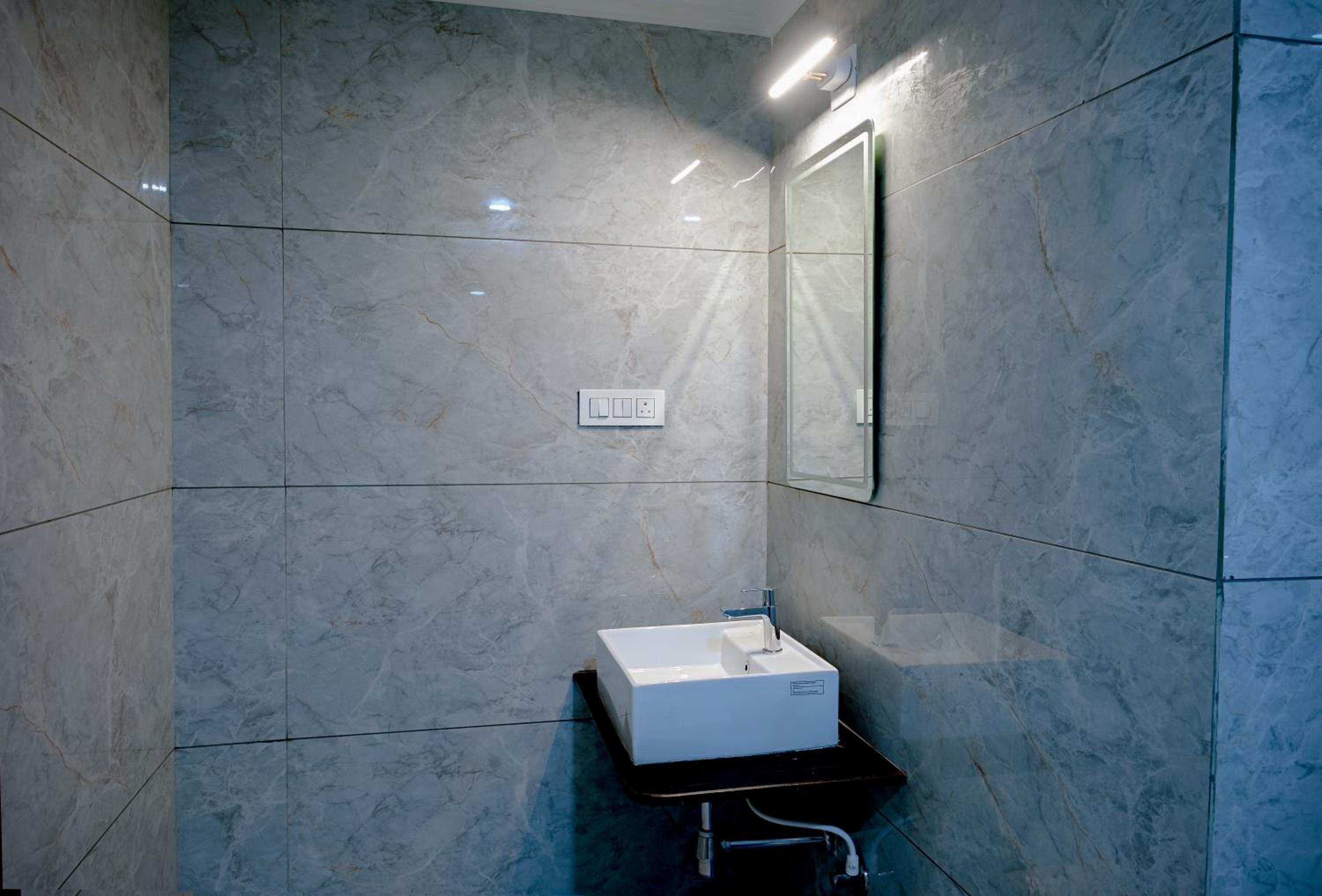 Double or Twin Room - Photo 11