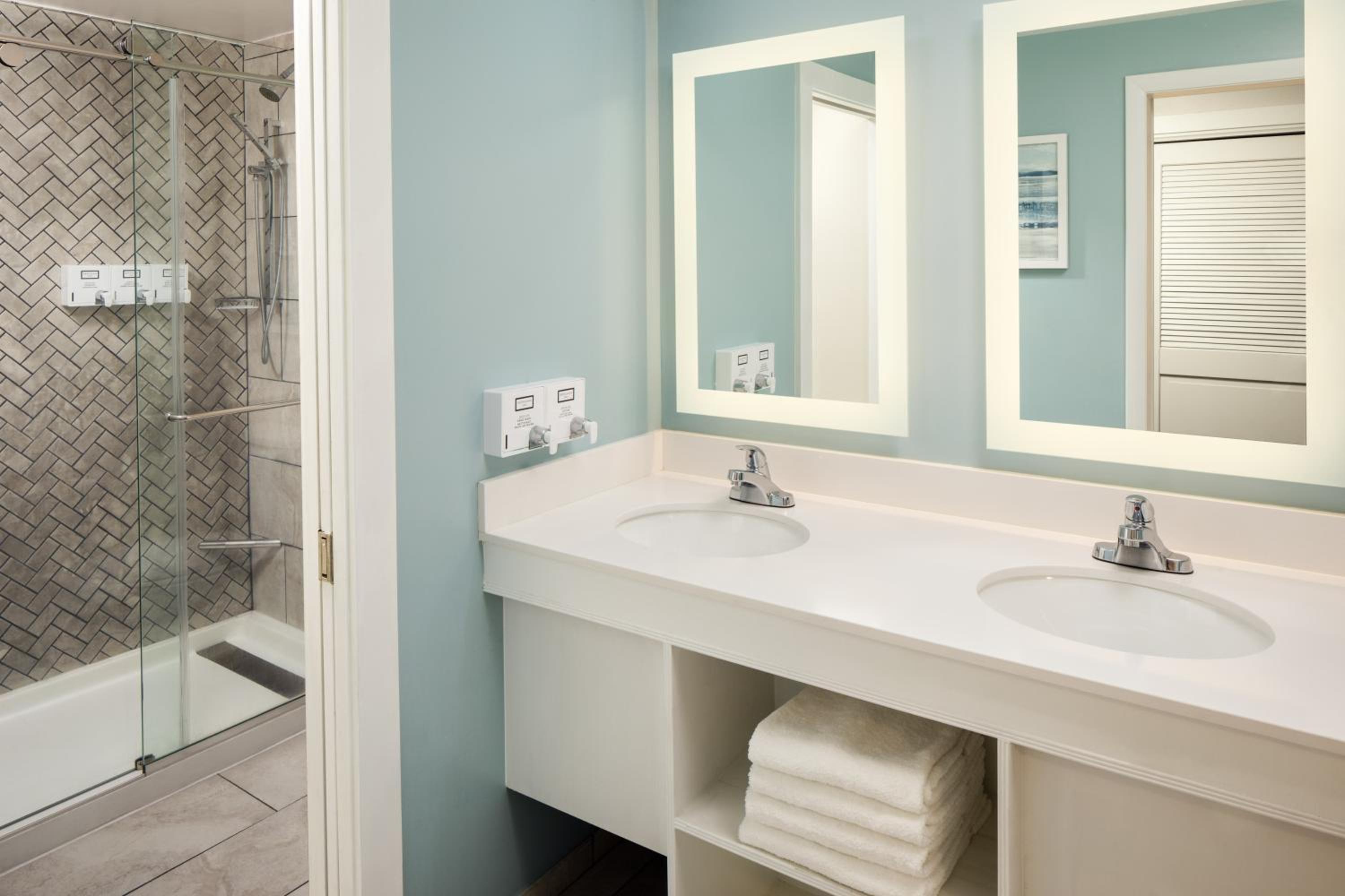 Lighthouse Waterfront Suite photo 2