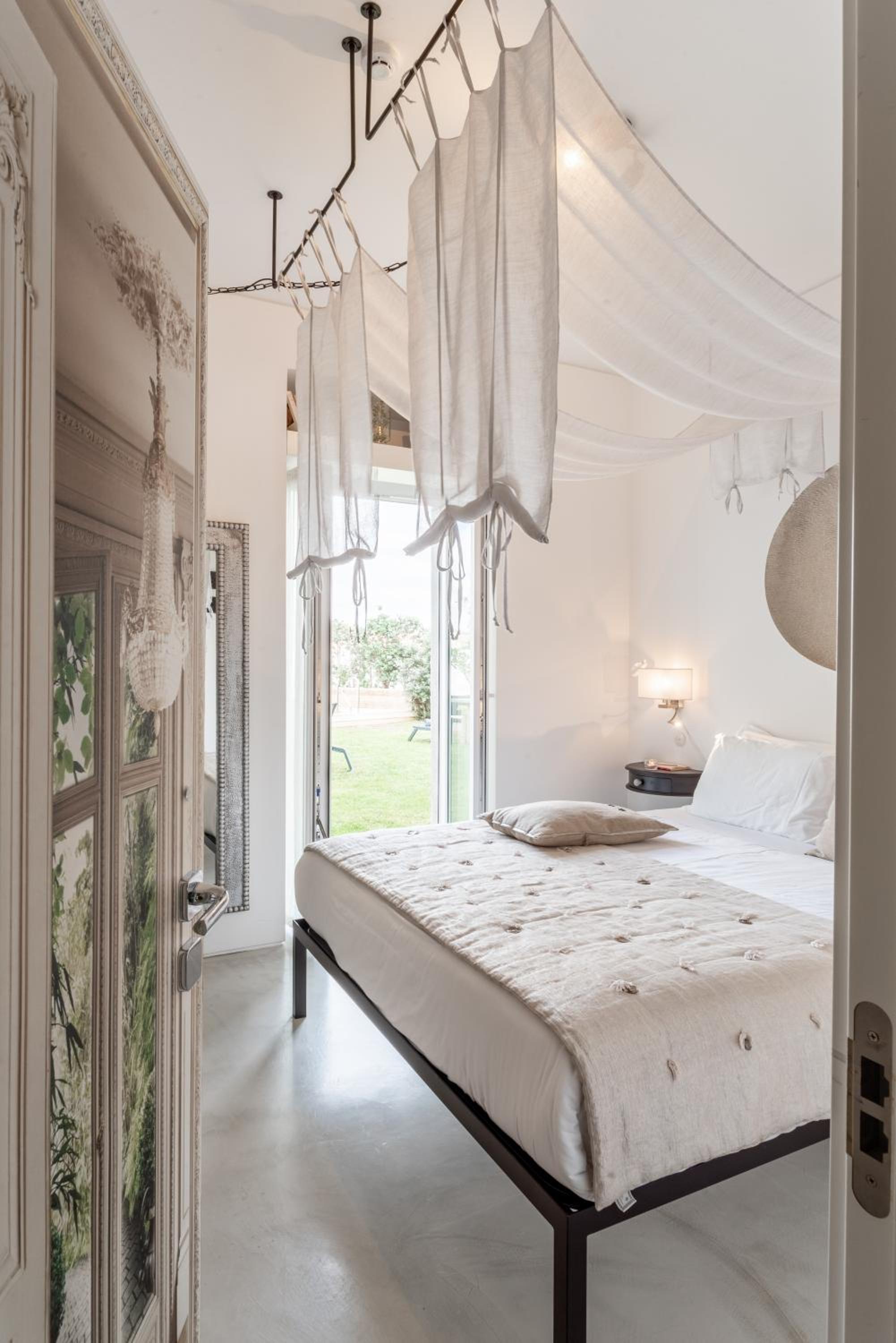 Deluxe Double Room - Photo 8
