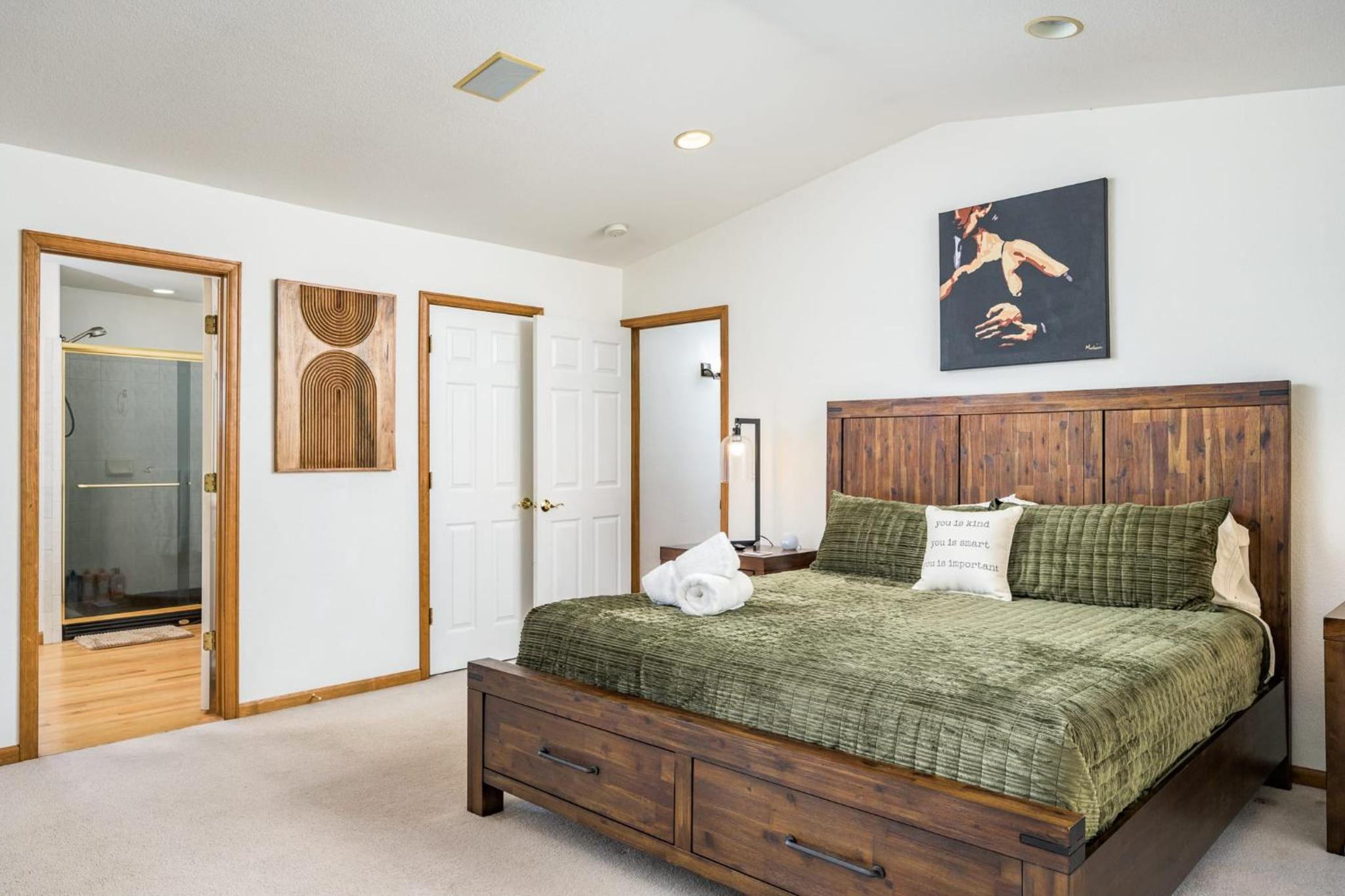Three-Bedroom Apartment with Mountain View photo 1