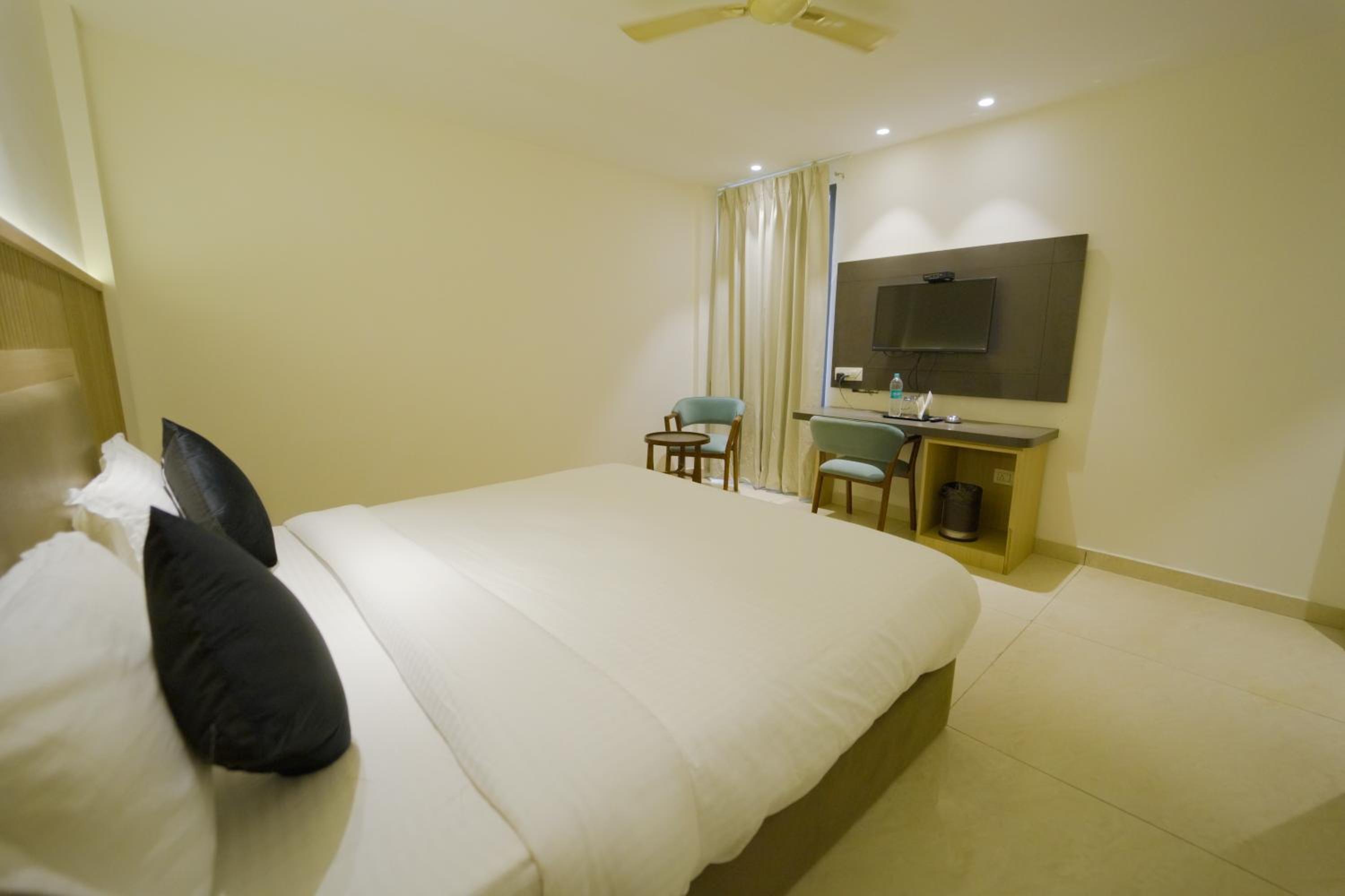 Double Room - Photo 10