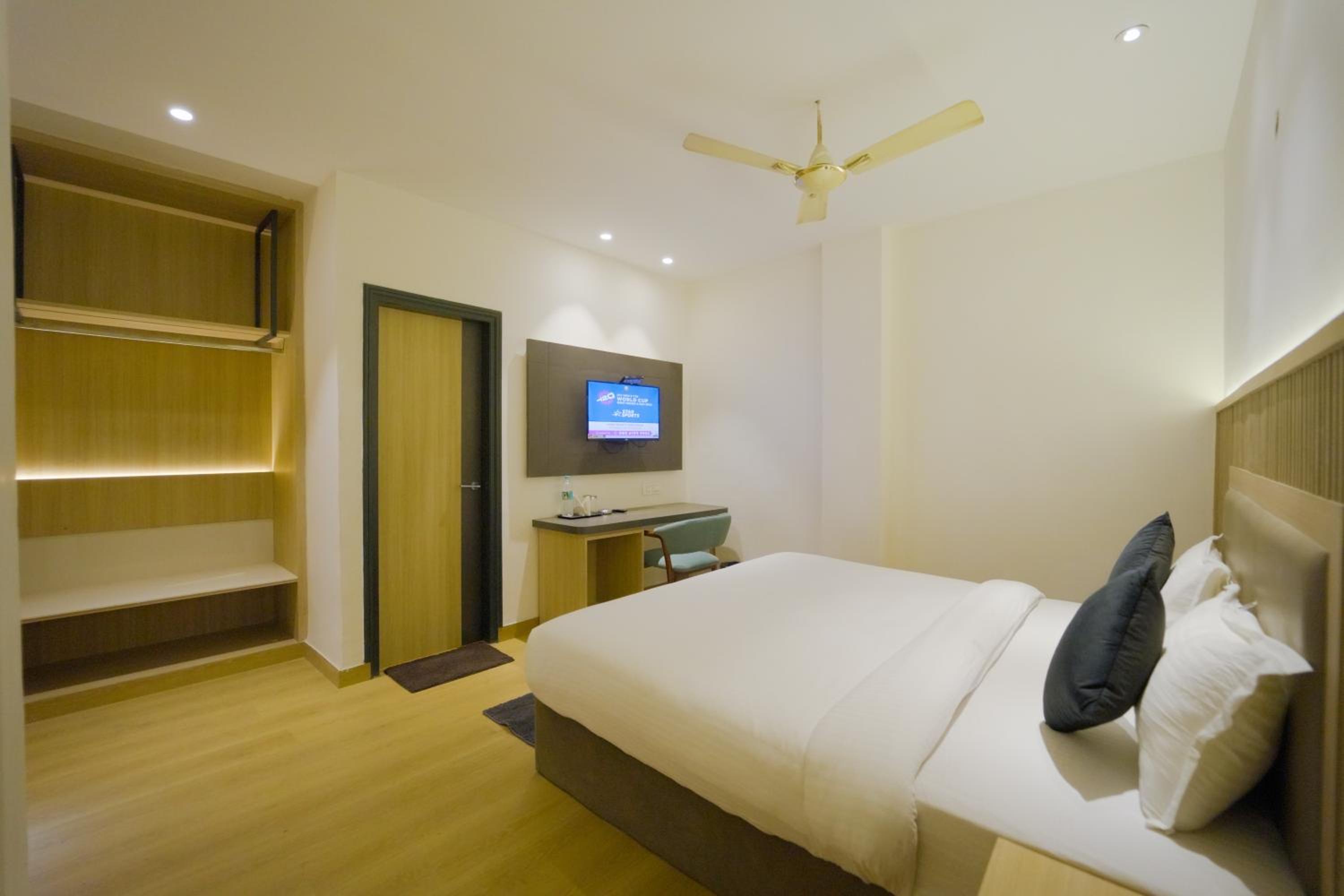 Double Room - Photo 11
