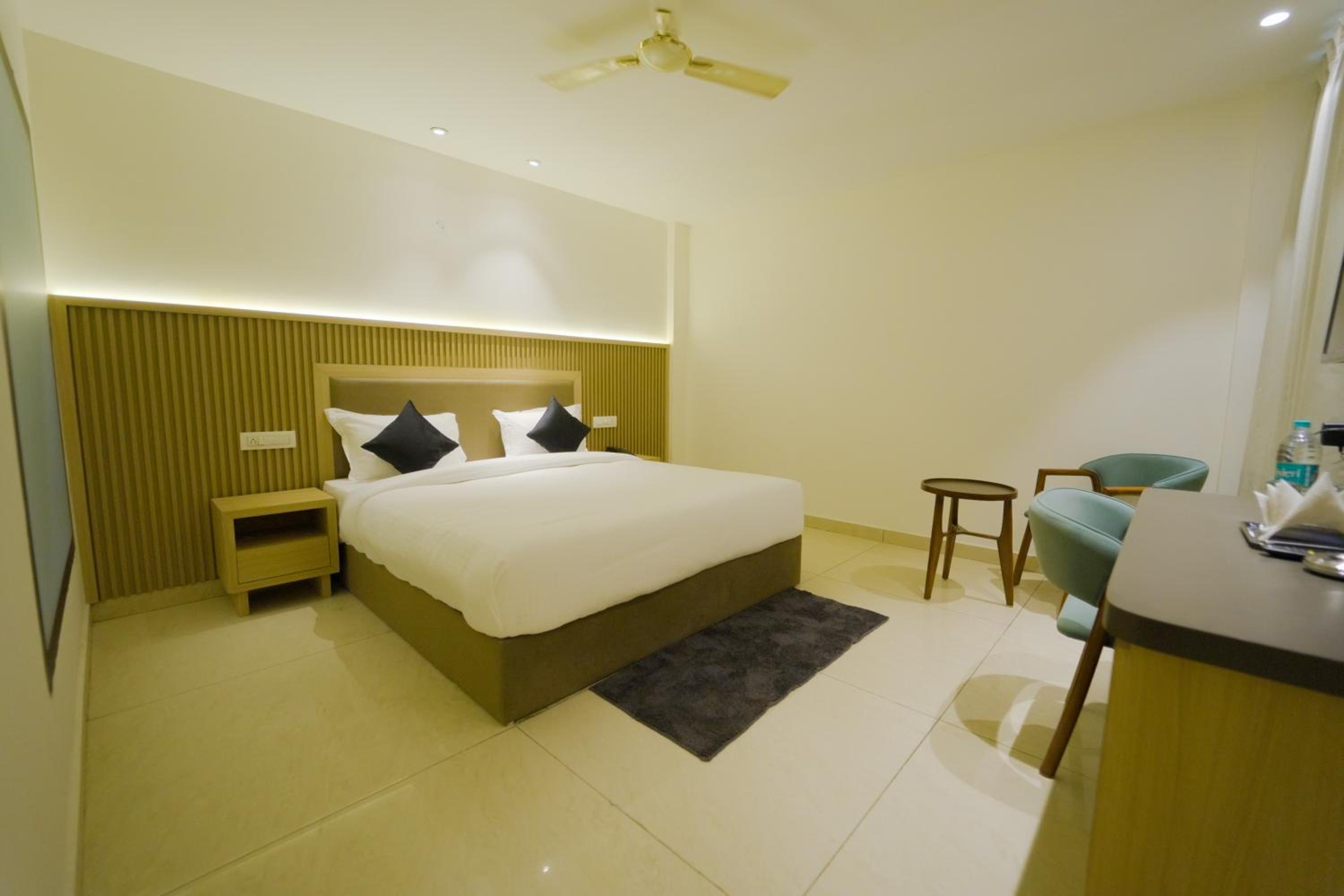 Double Room - Photo 12