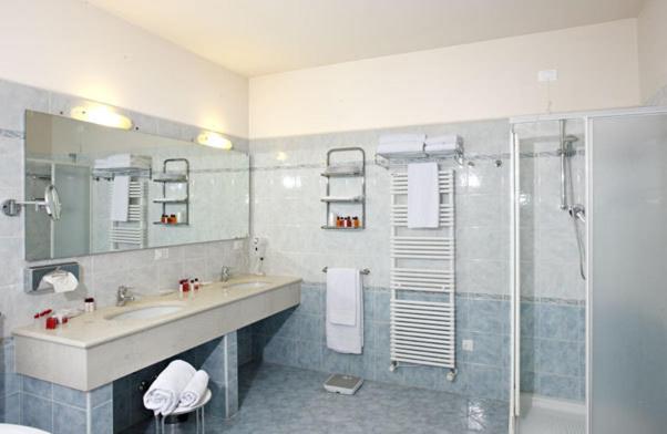 Double or Twin Room photo 3