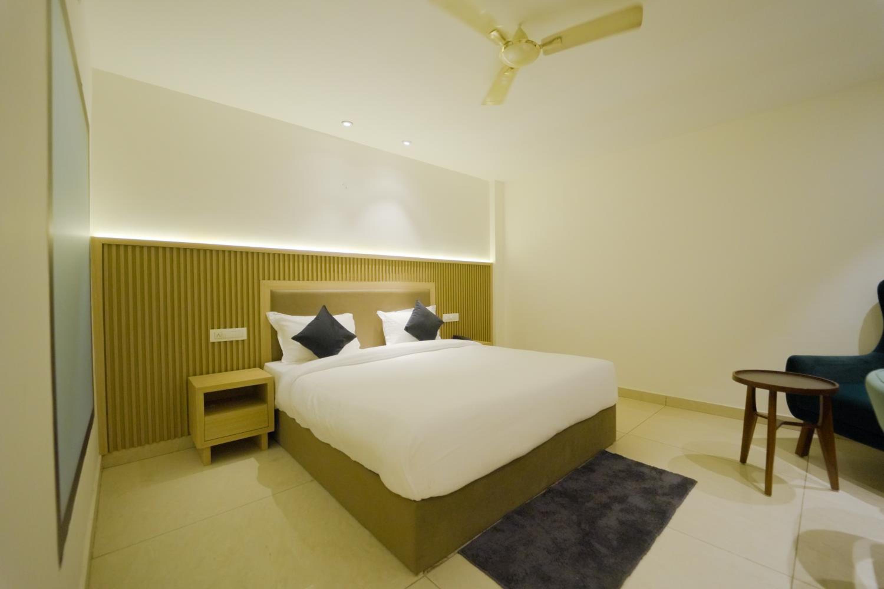 Double Room - Photo 13