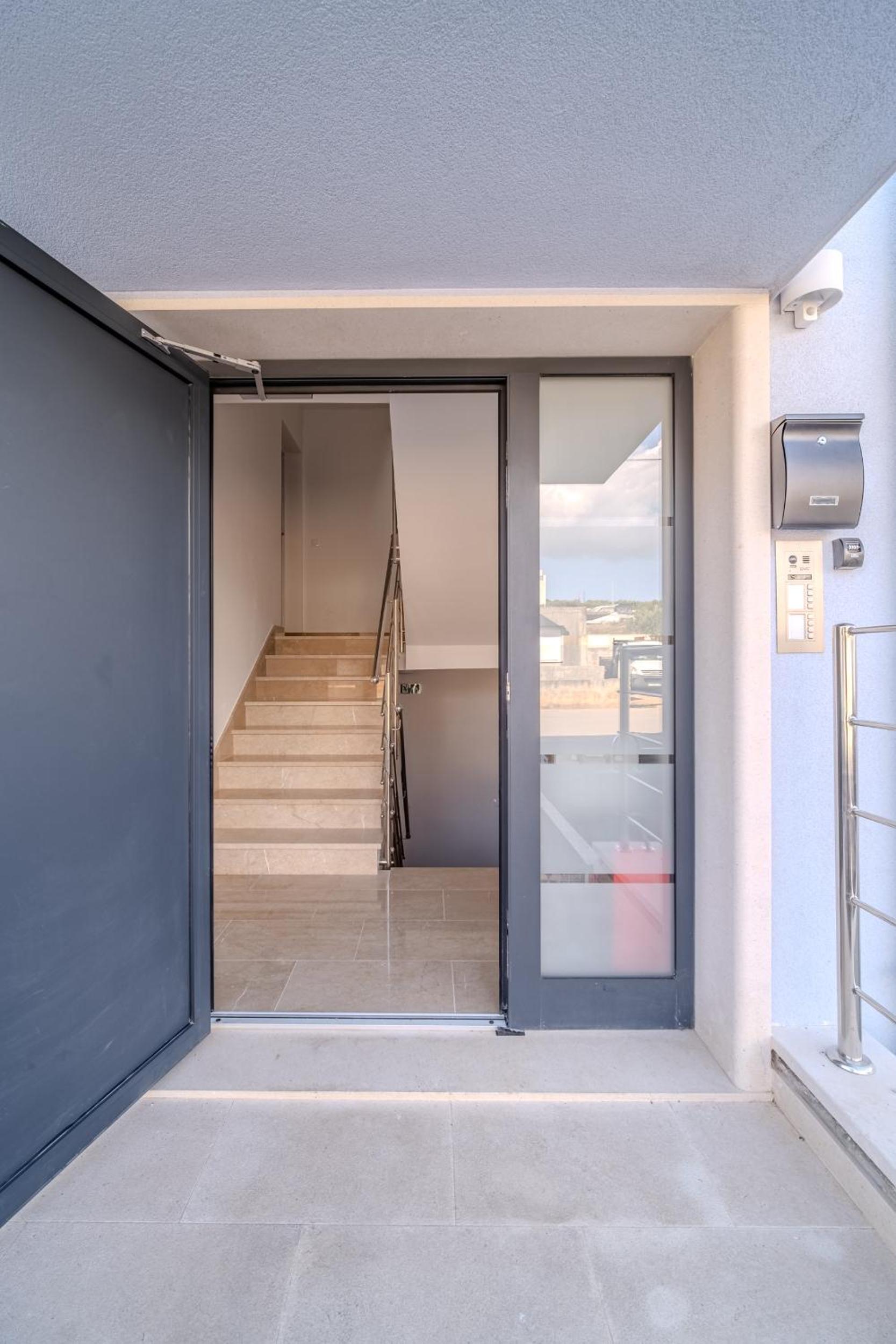 Two-Bedroom Apartment with Terrace and Sea View photo 2