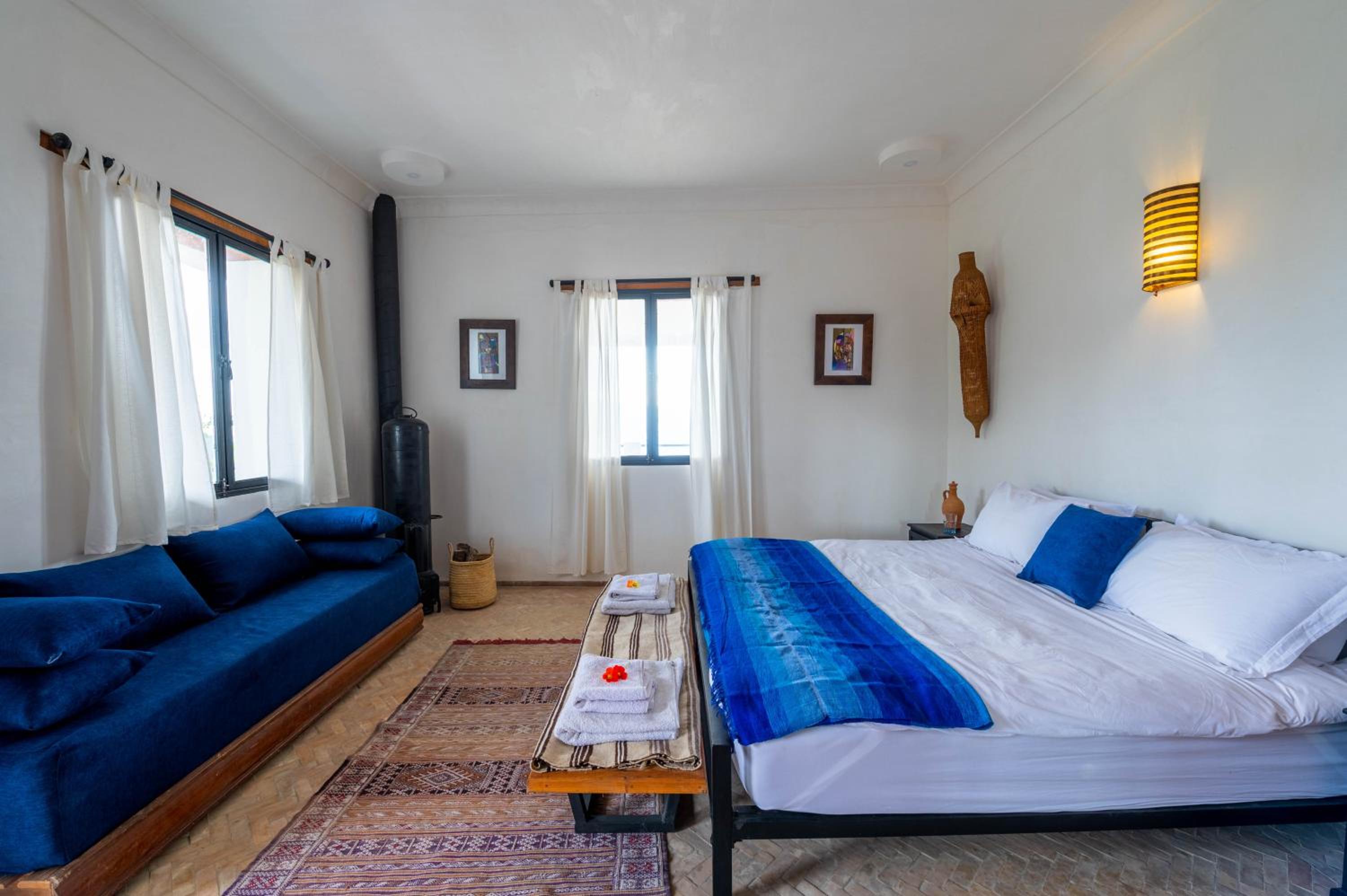 Seven-Bedroom House photo 3