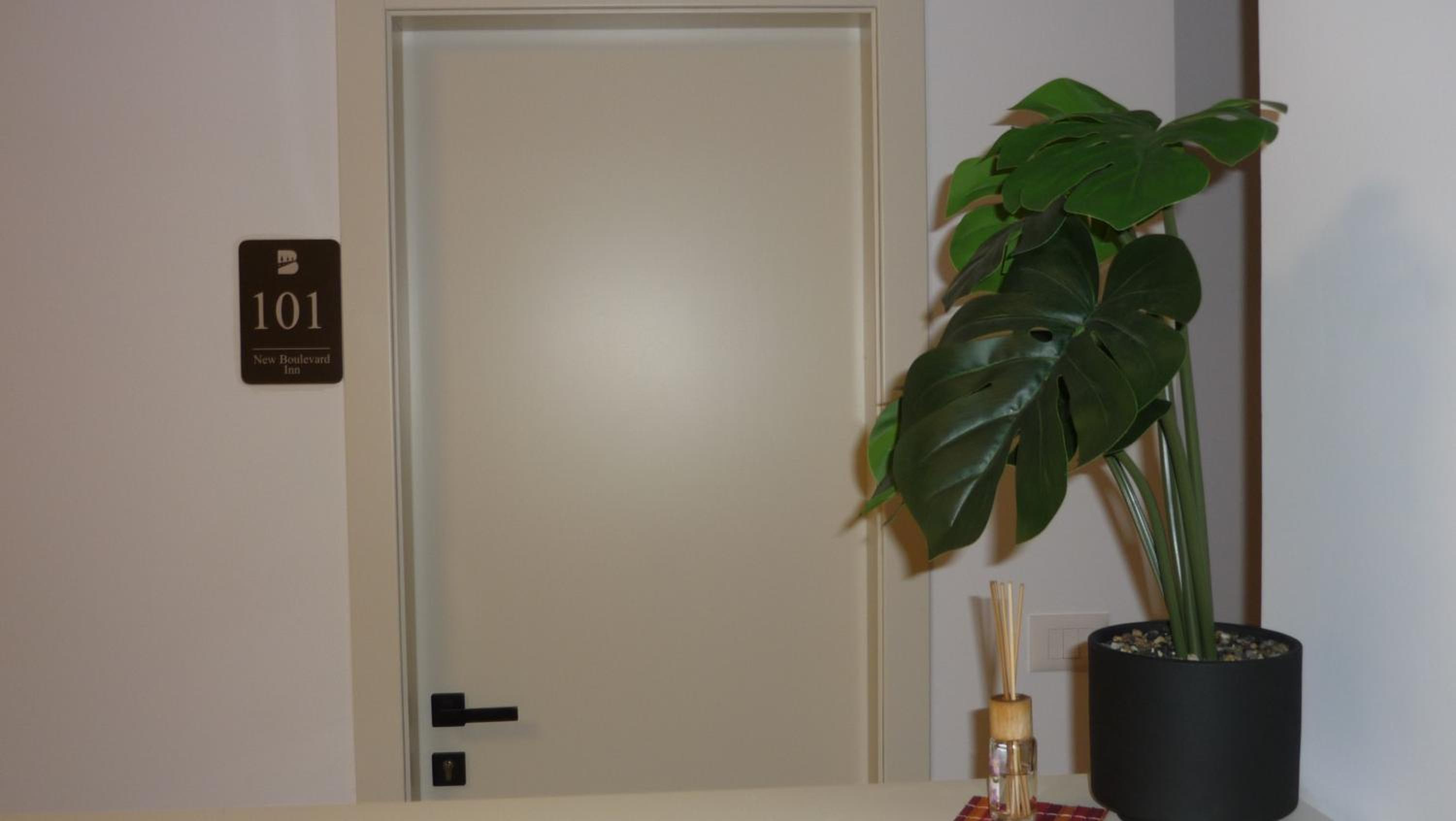 Standard Queen Room